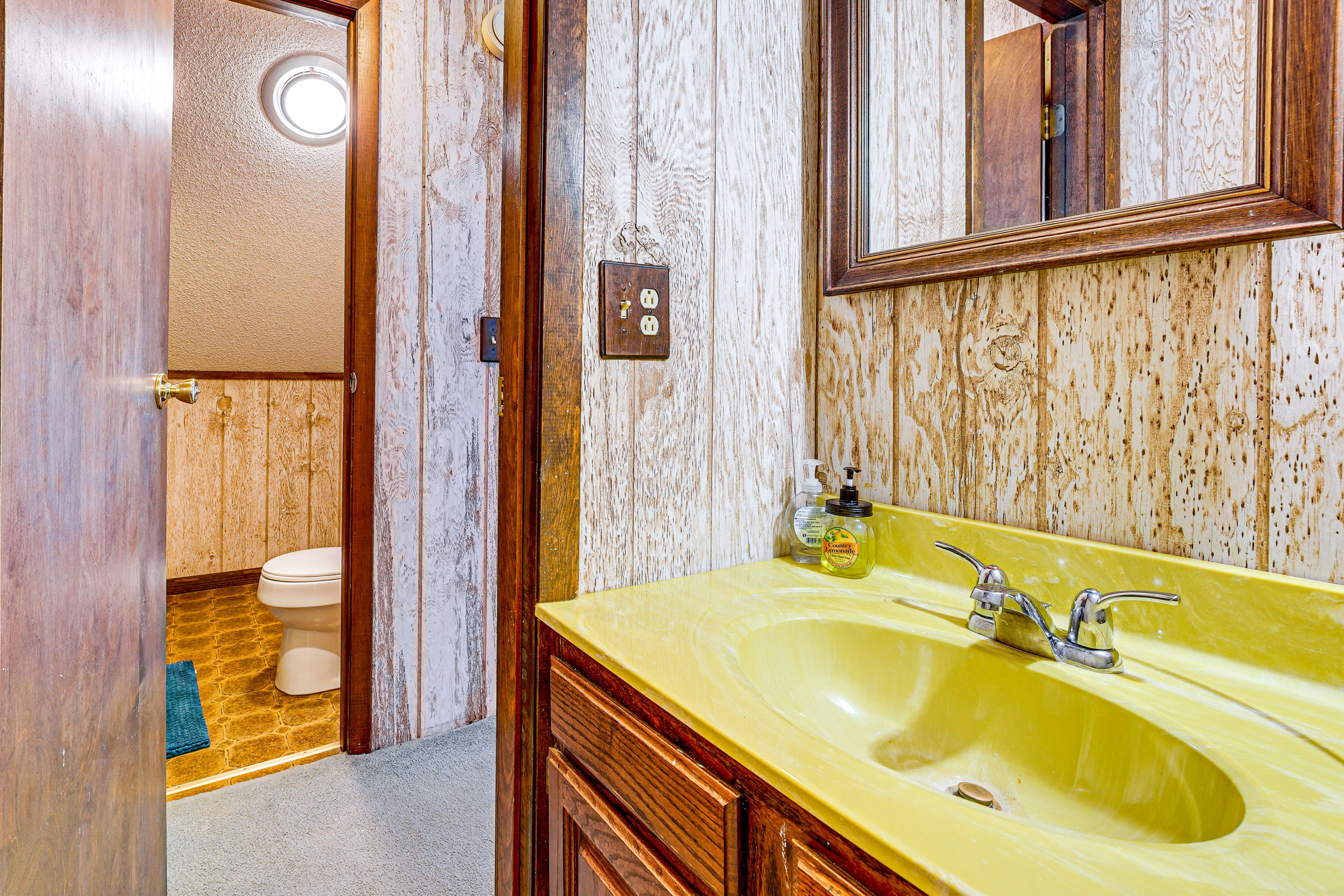 Full Bathroom | 2nd Floor