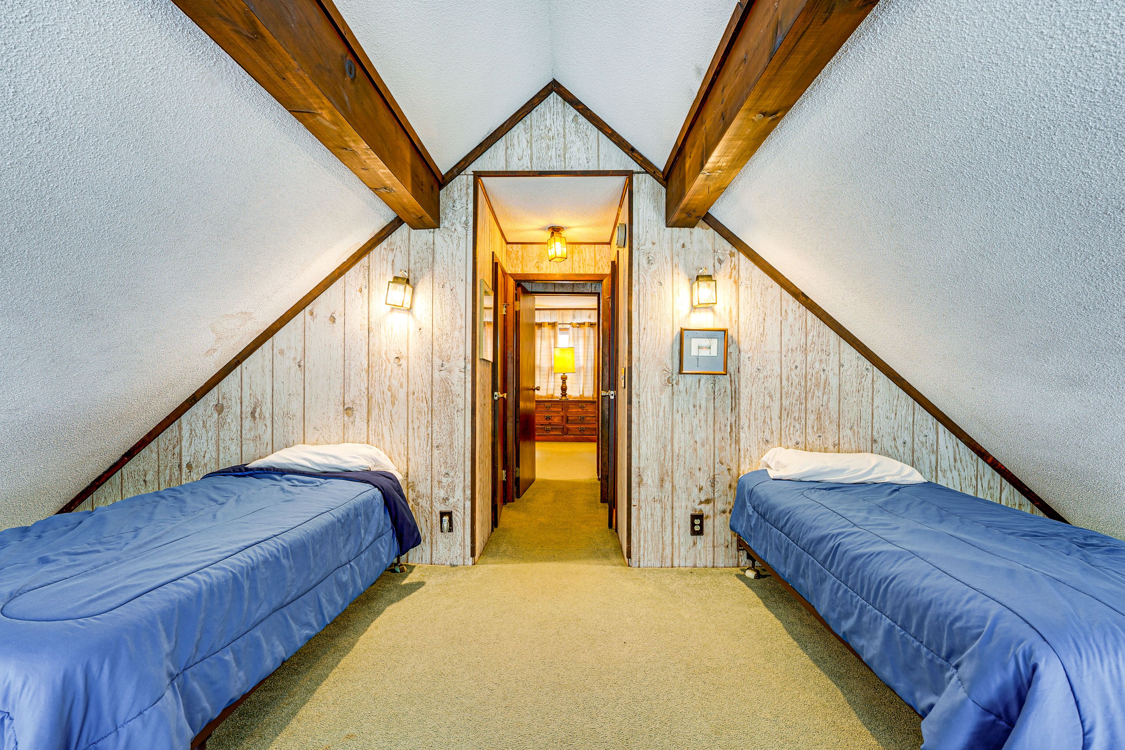 Loft | 2nd Floor | 2 Twin XL Beds