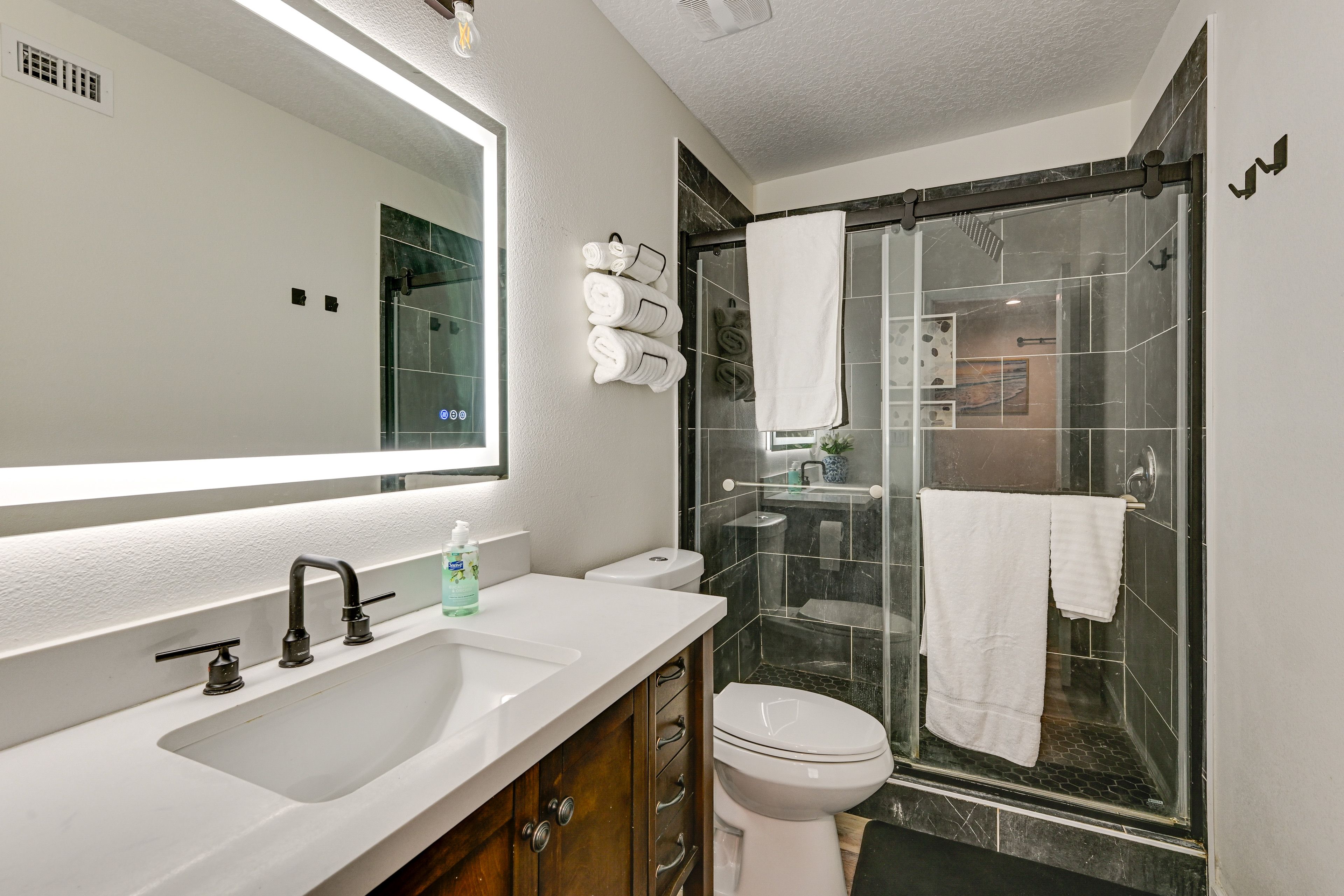 Full Bathroom | 2nd Floor