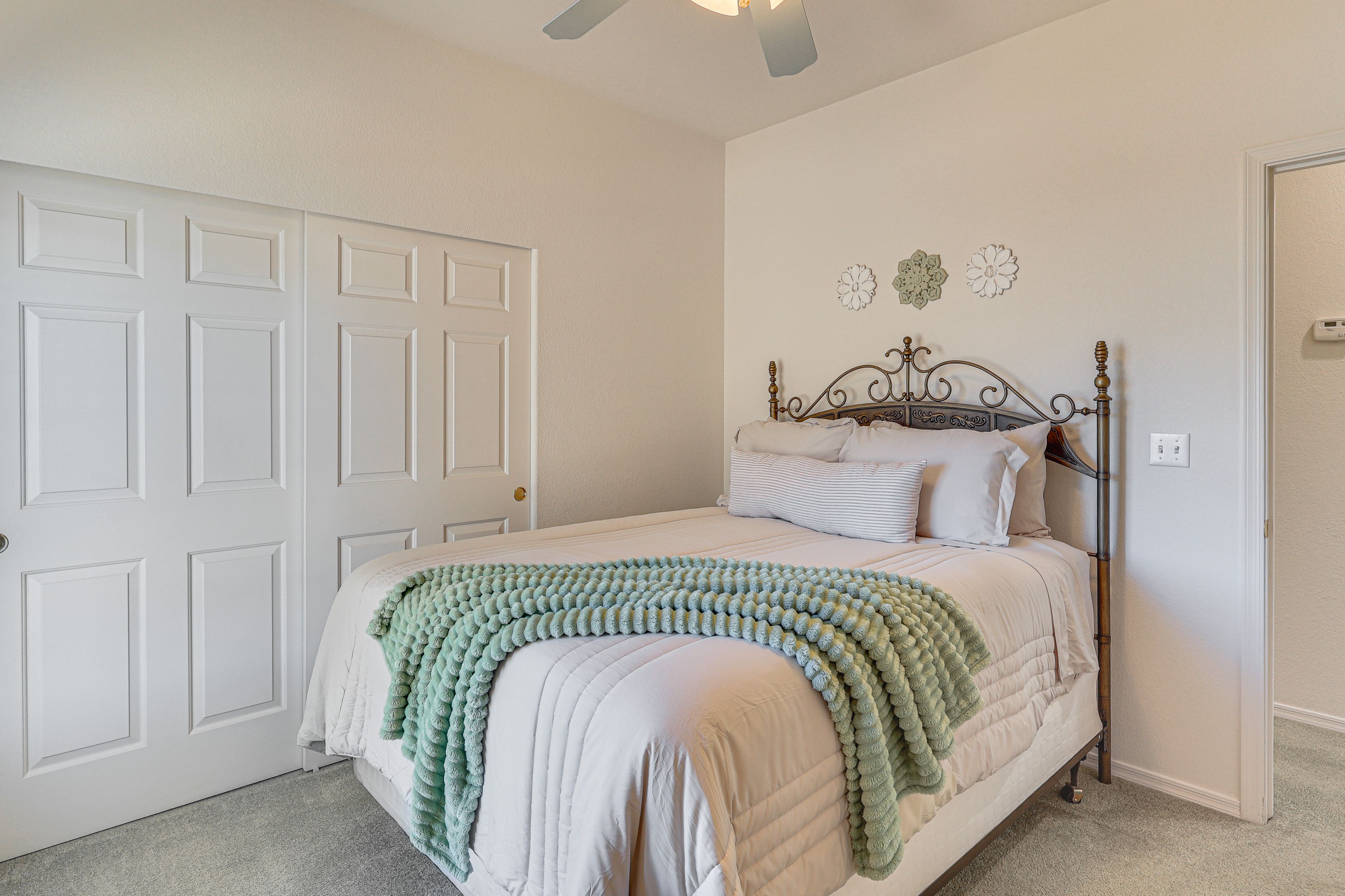 Bedroom 3 | Queen Bed