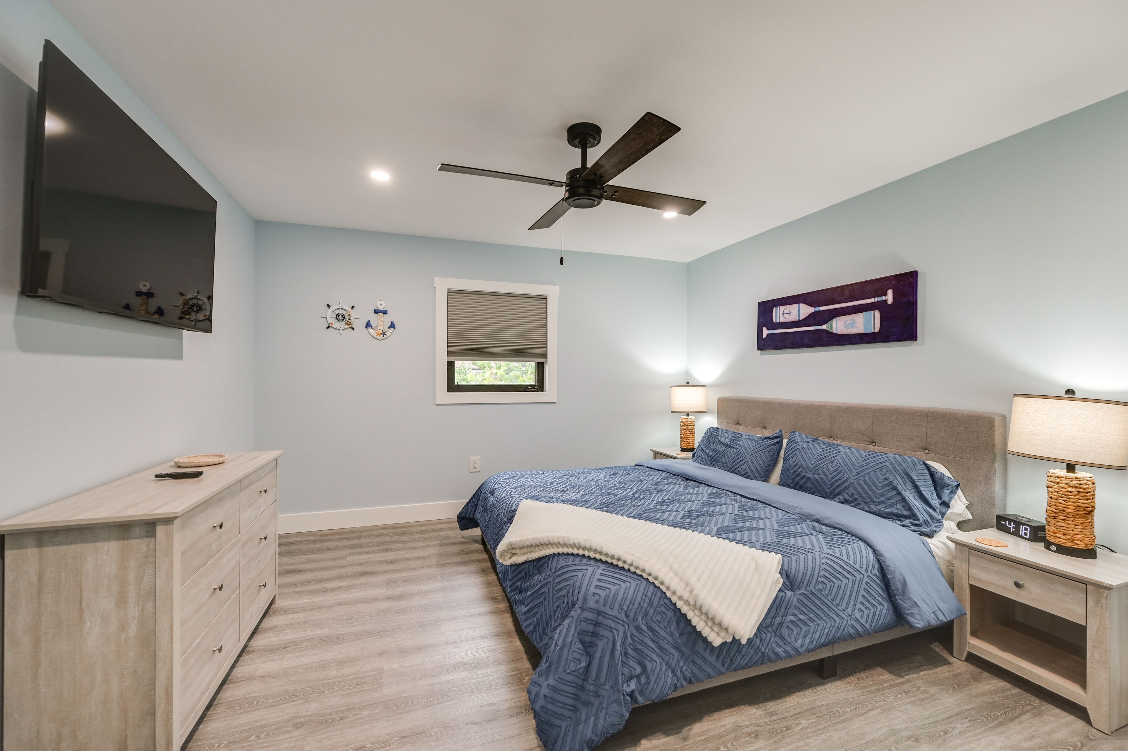 Bedroom 2 | King Bed | Smart TV