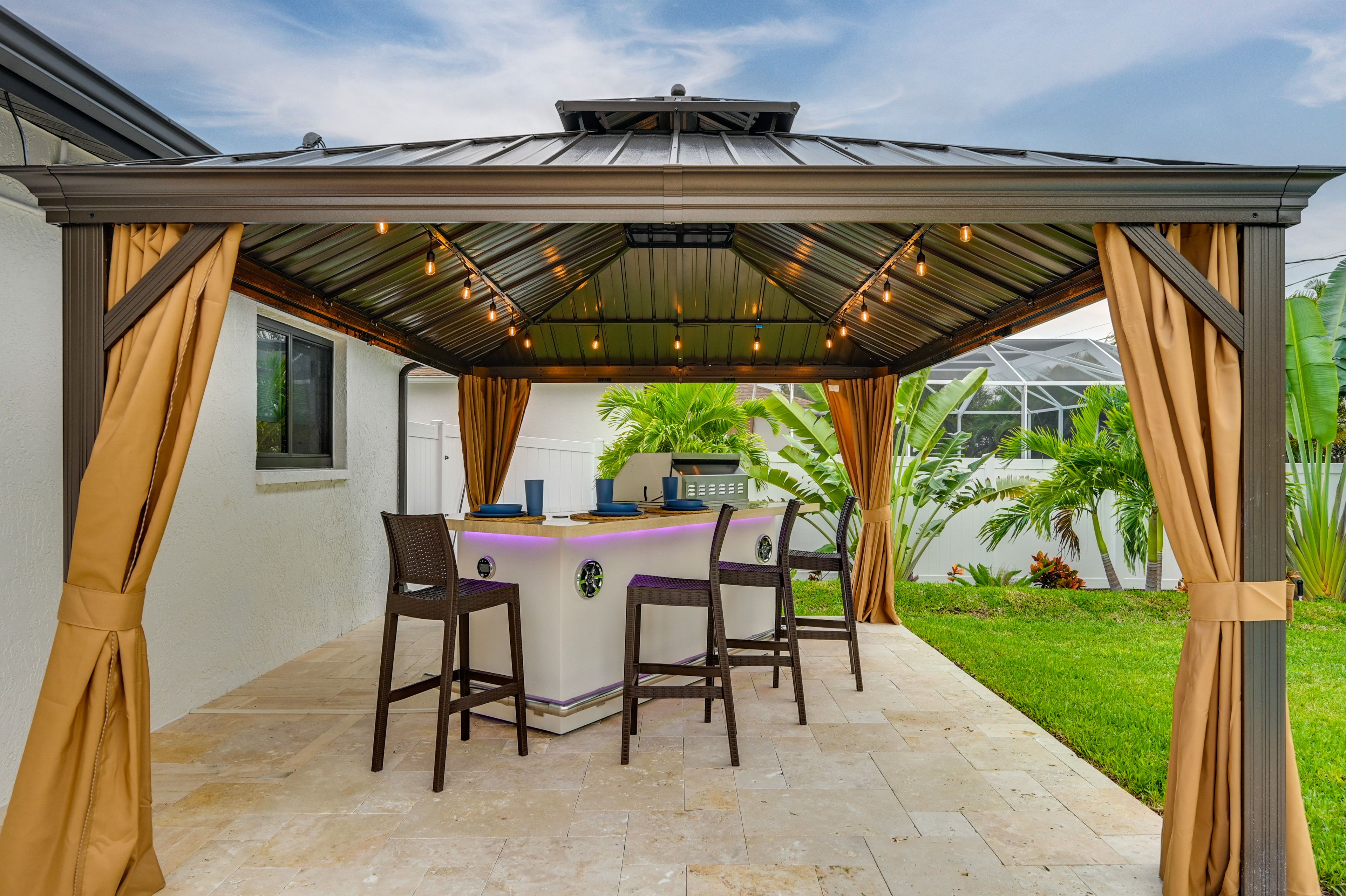 Gazebo | Outdoor Kitchen | Bar Seating