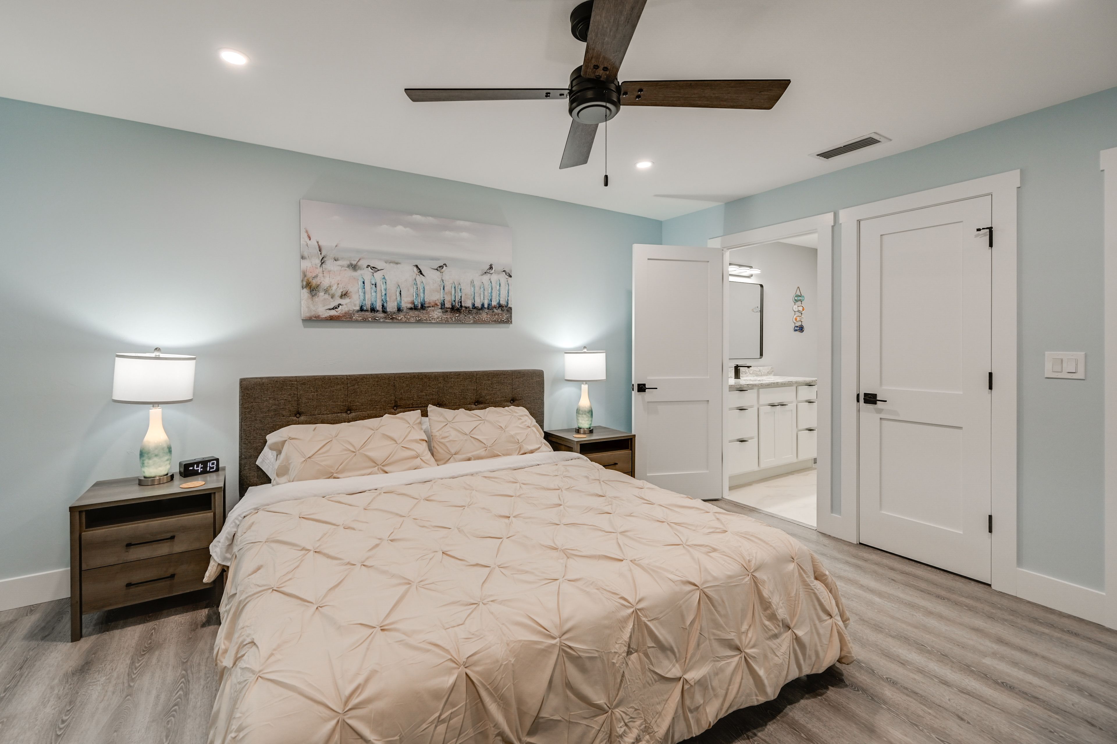 Bedroom 1 | King Bed | Smart TV