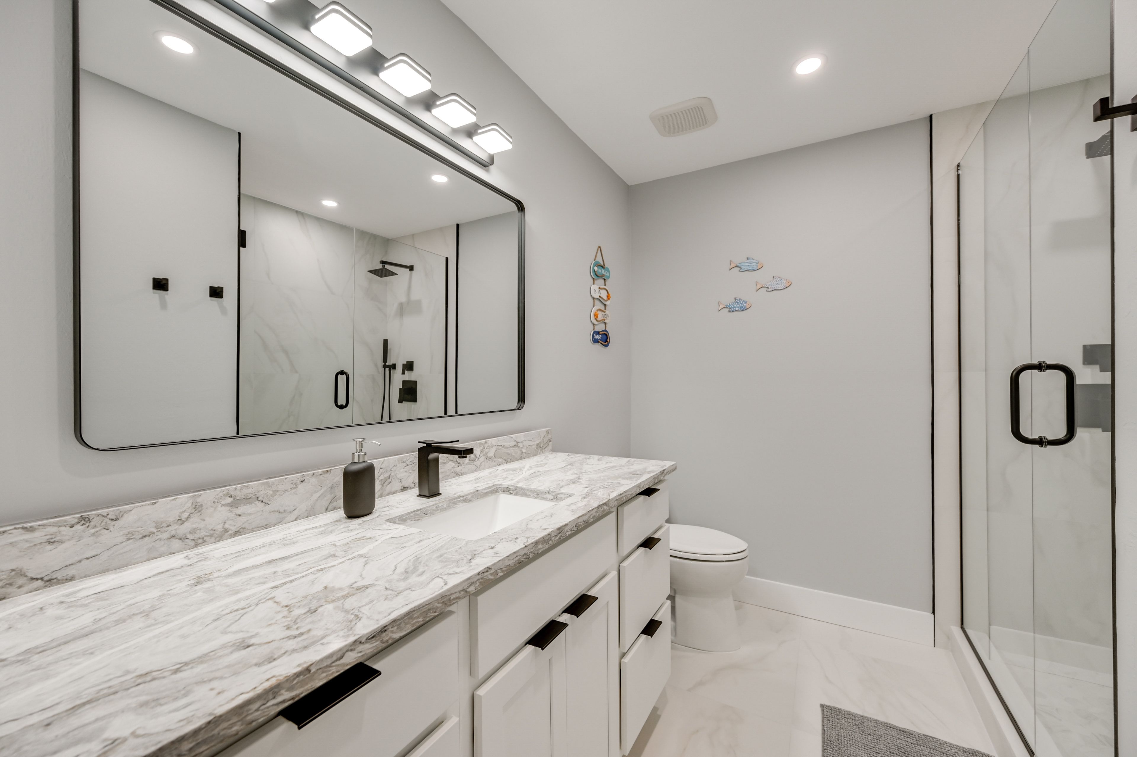 En-Suite Bathroom | Towels Provided