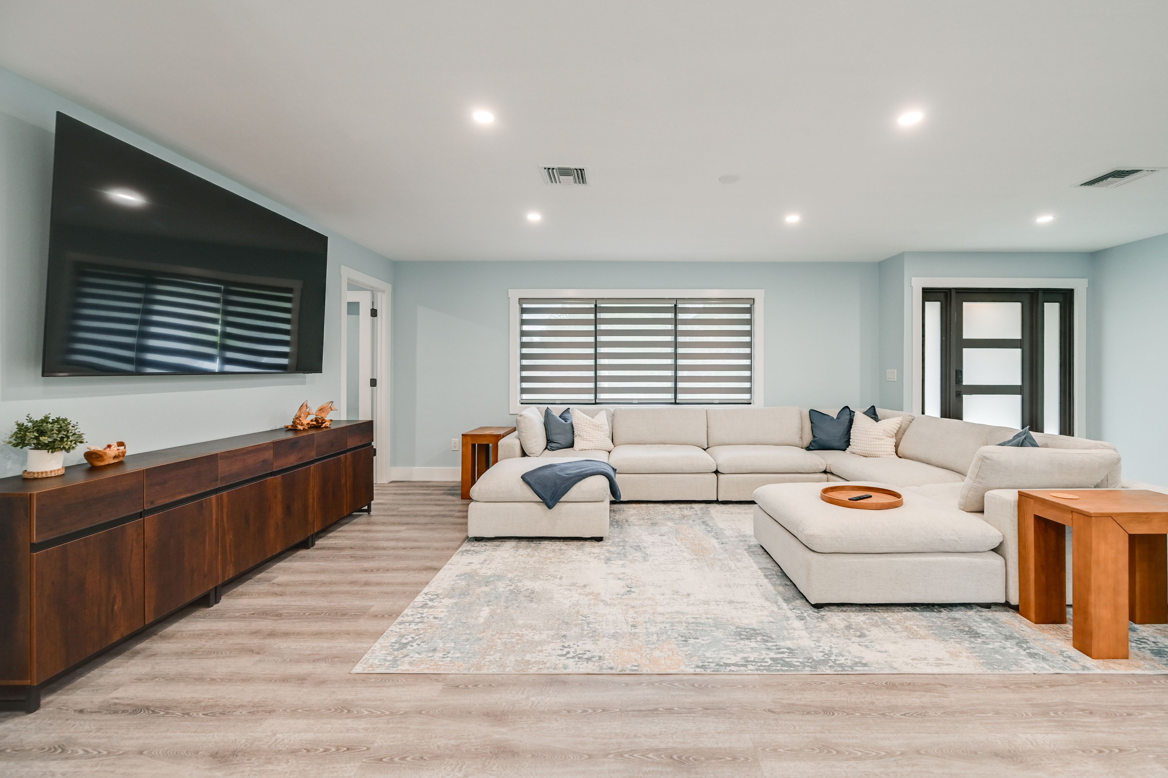 Living Room | Central A/C | Free WiFi