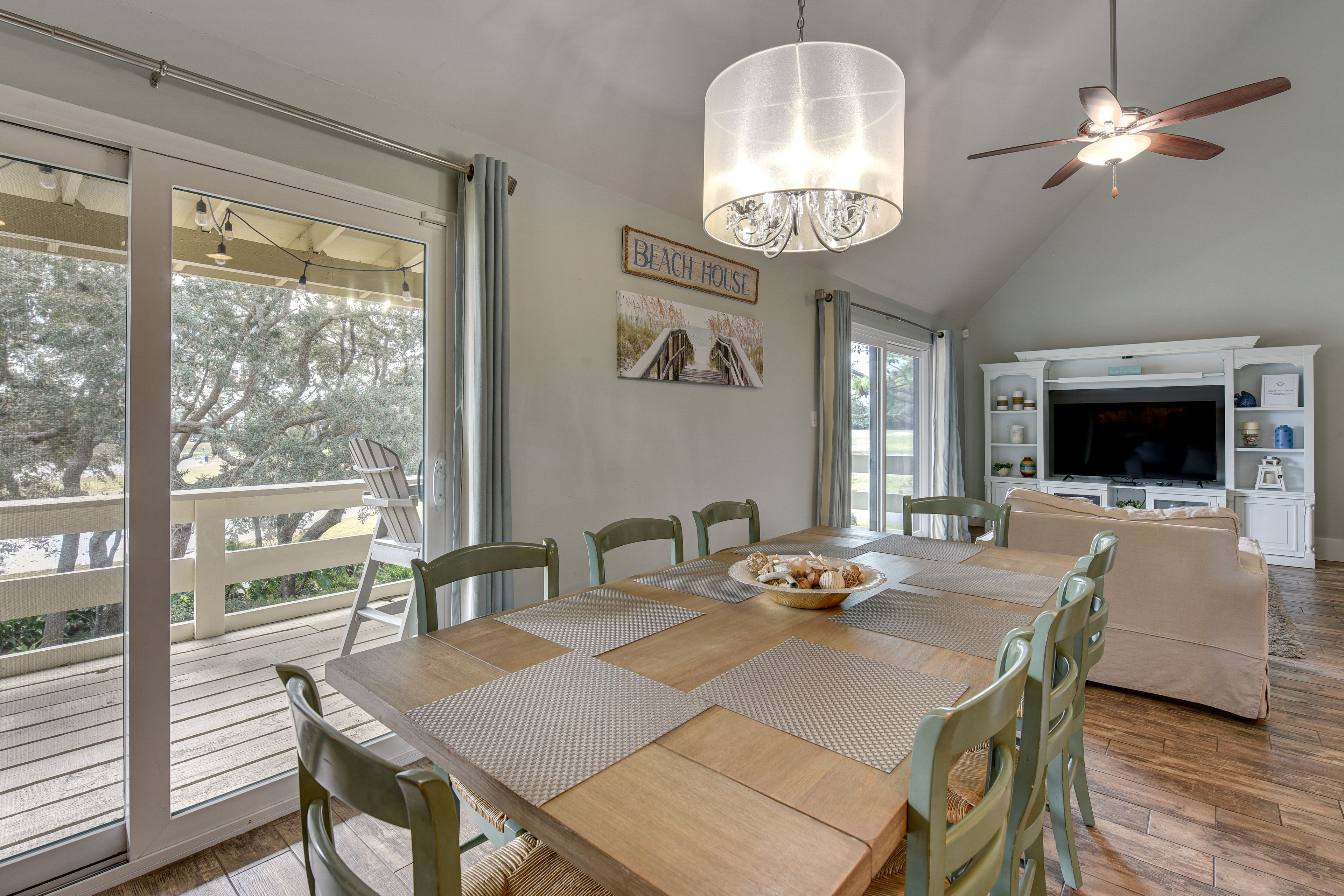 Dining Area | Dishware & Flatware