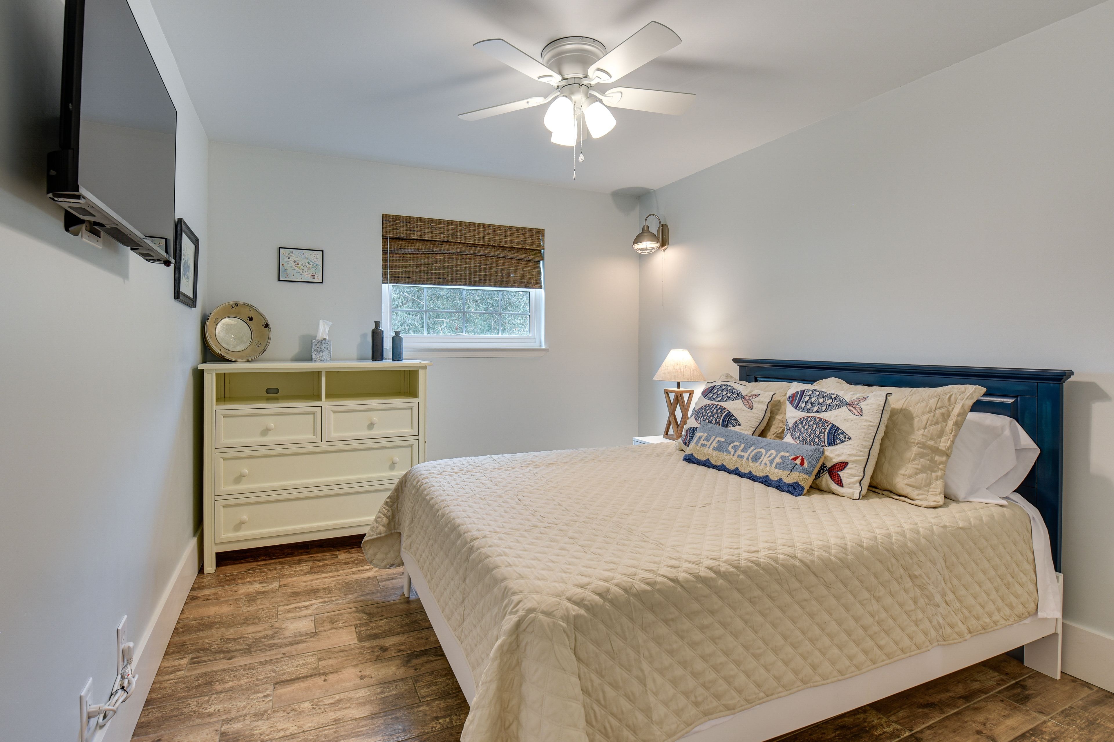 Bedroom 2 | Queen Bed