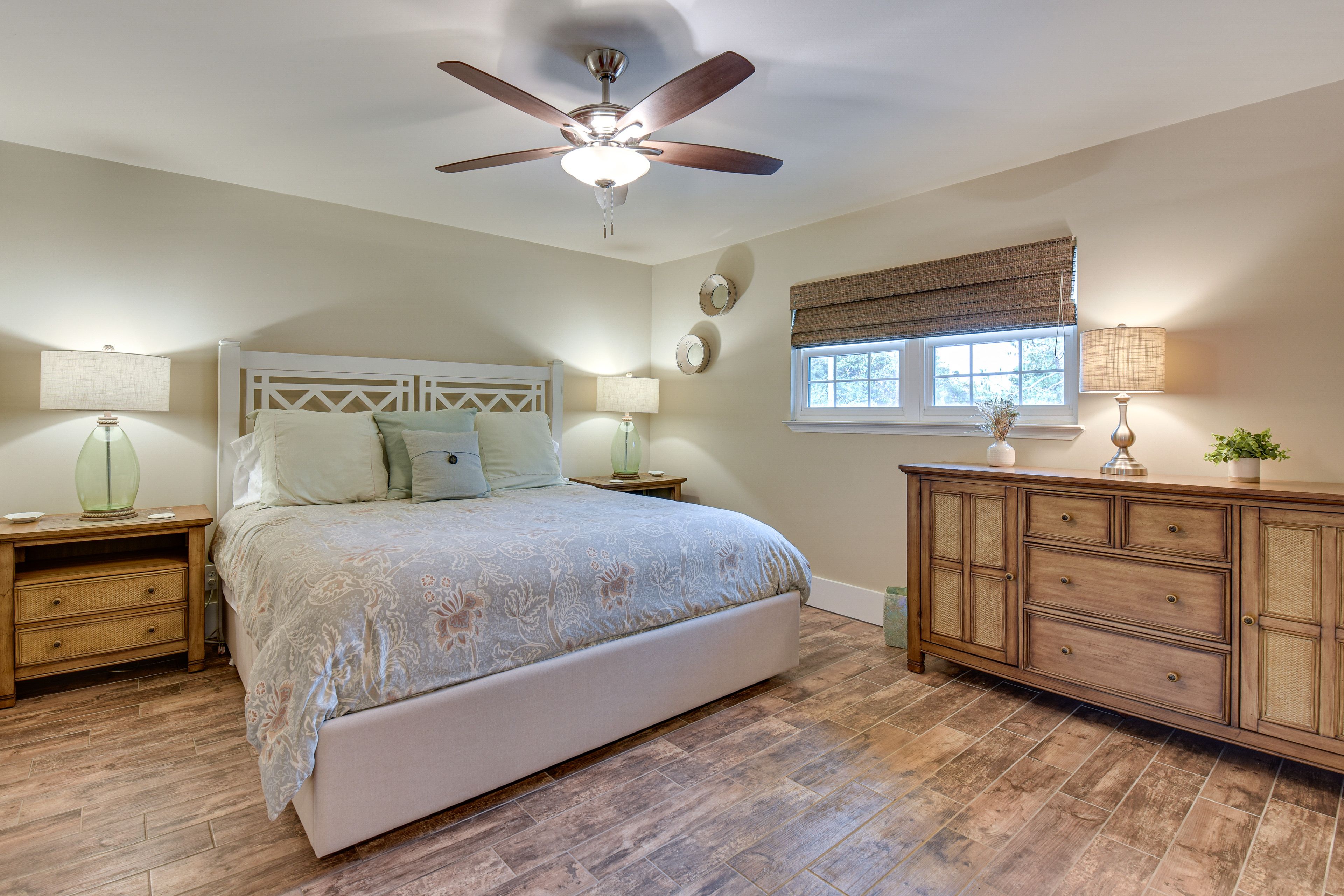 Bedroom 1 | King Bed | Linens