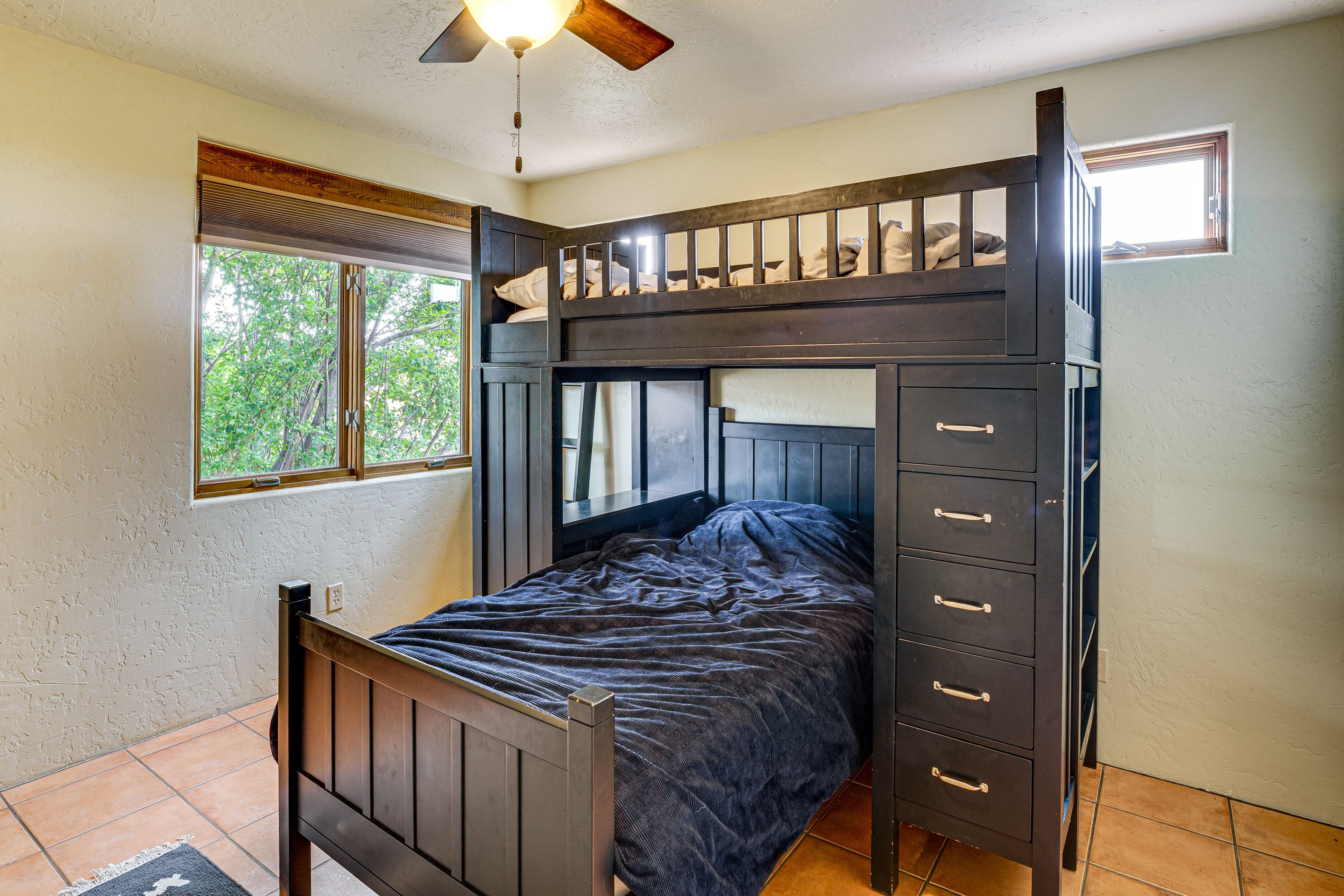 Bedroom 2 | 2-Person Child Bunk Bed | Flat-Screen TV