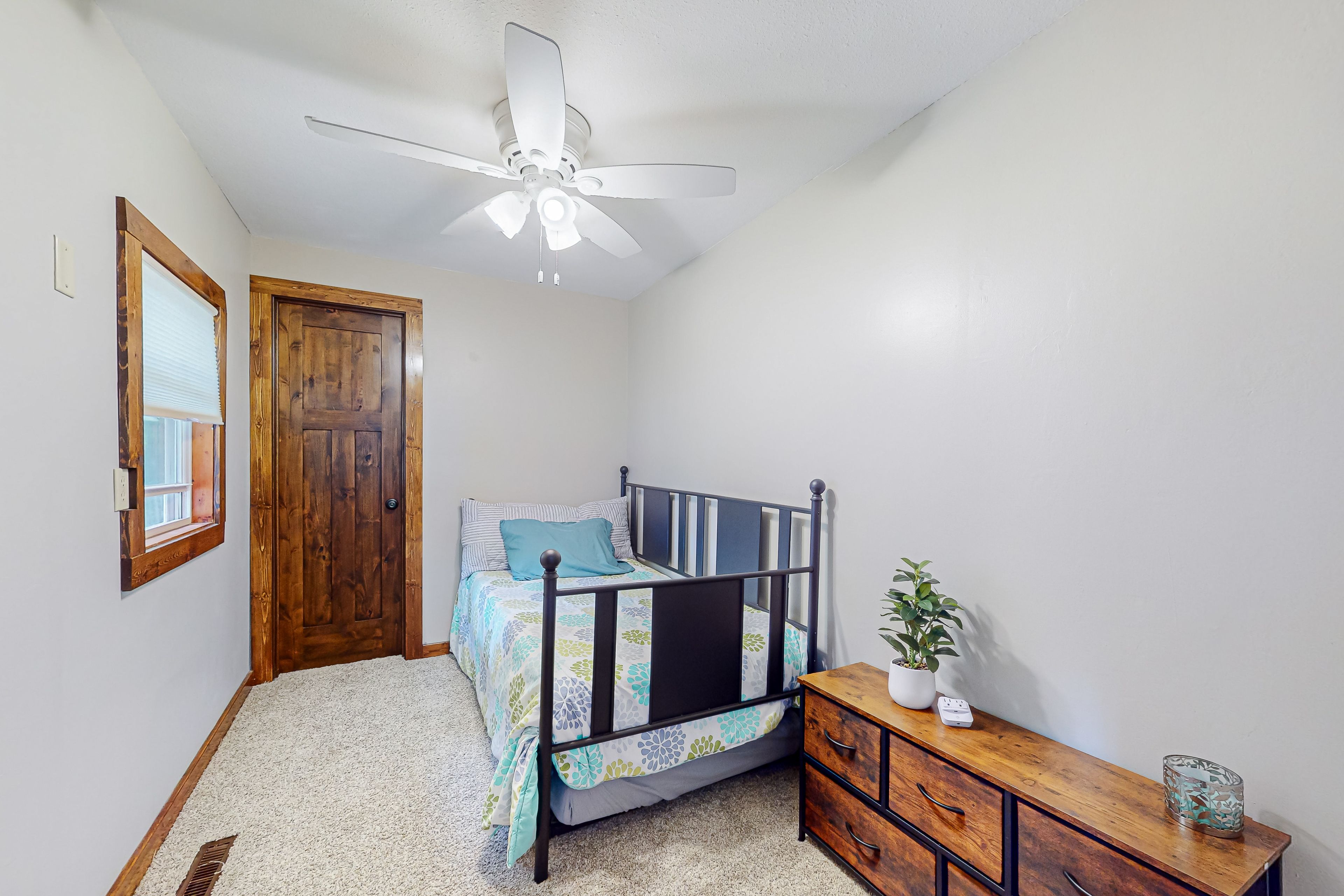 Bedroom 3 | Twin Daybed w/ Twin Trundle