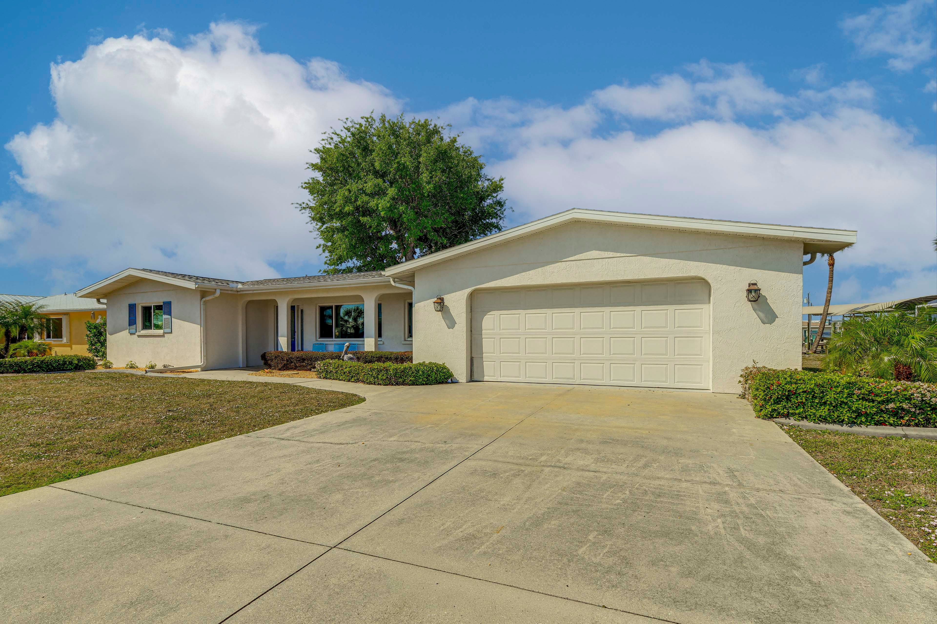 Garage (1 Vehicle) | Driveway (2 Vehicles) | Boat Trailer Allowed By Request