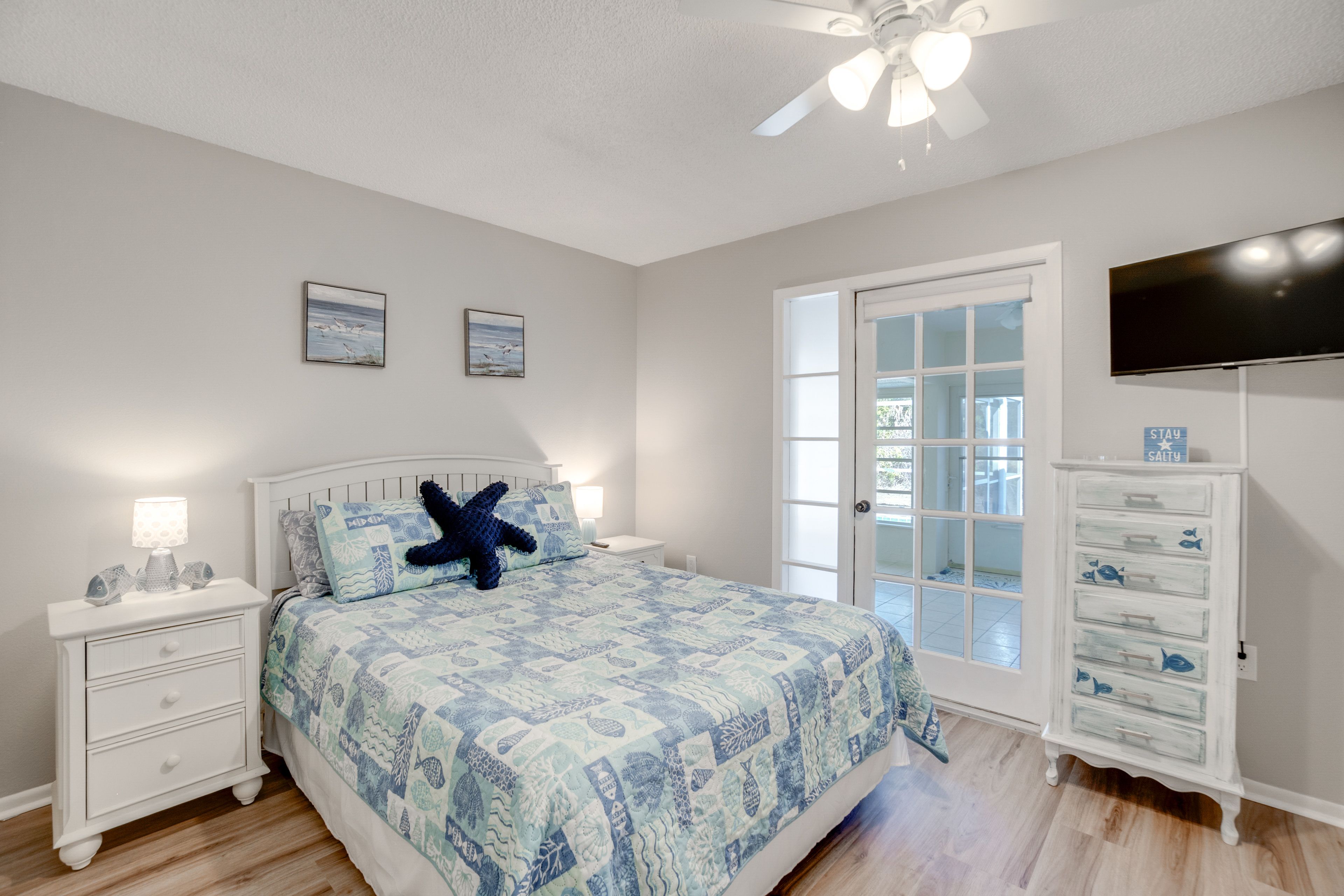 Bedroom 2 | Queen Bed