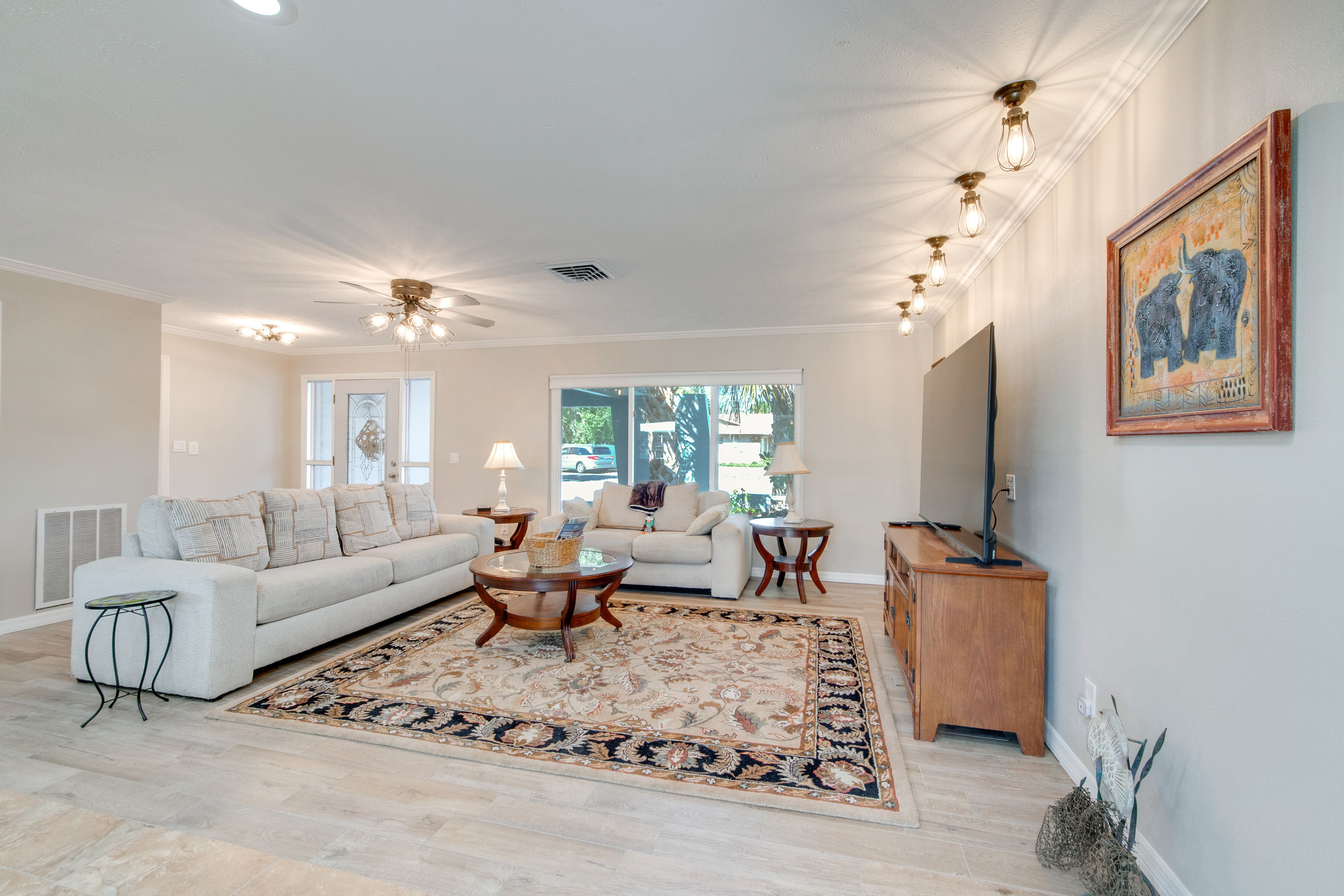 Living Room | Central Heating & A/C | Free WiFi