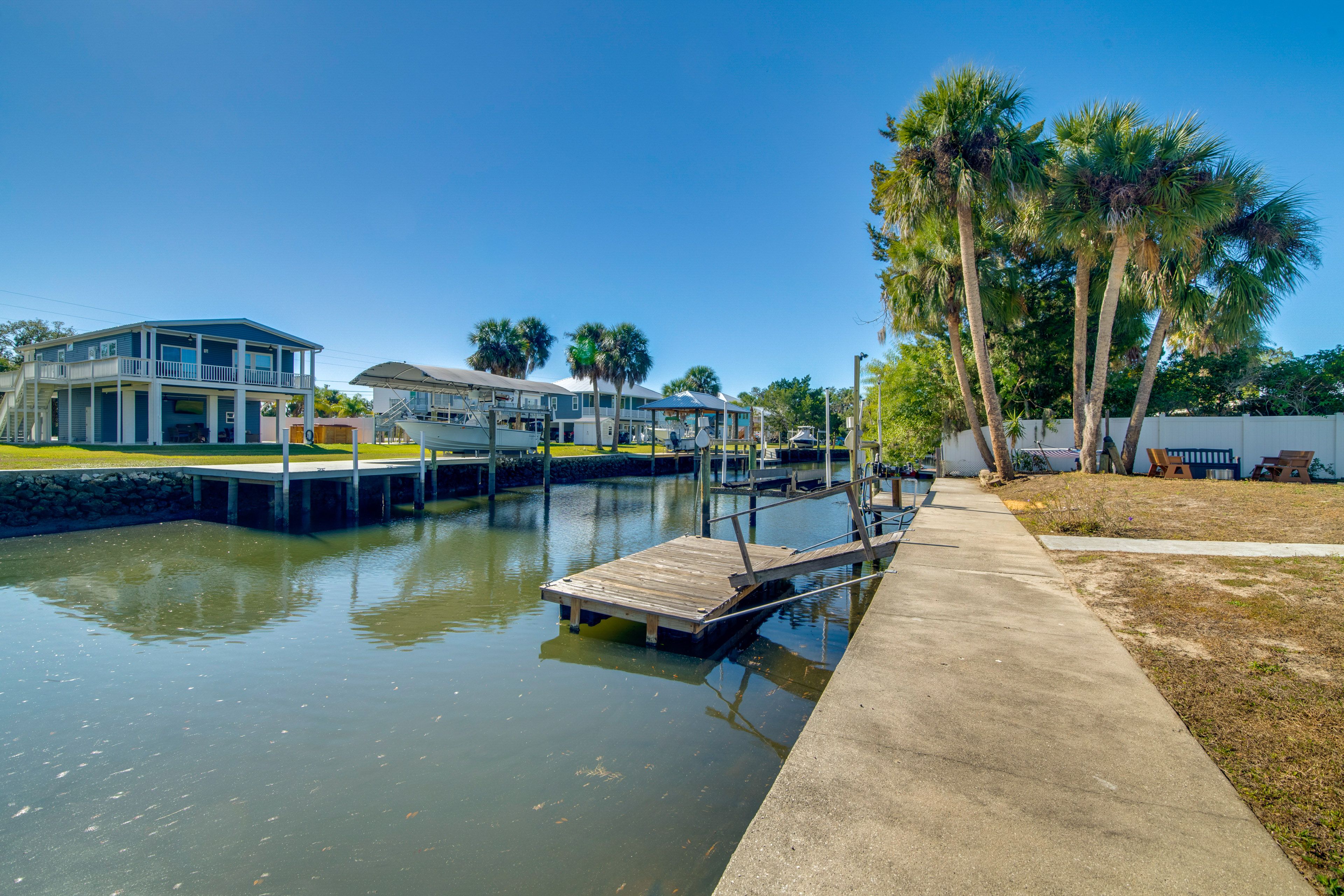 Crystal River Vacation Rental | 3BR | 2BA | 2,208 Sq Ft | 1 Step to Enter