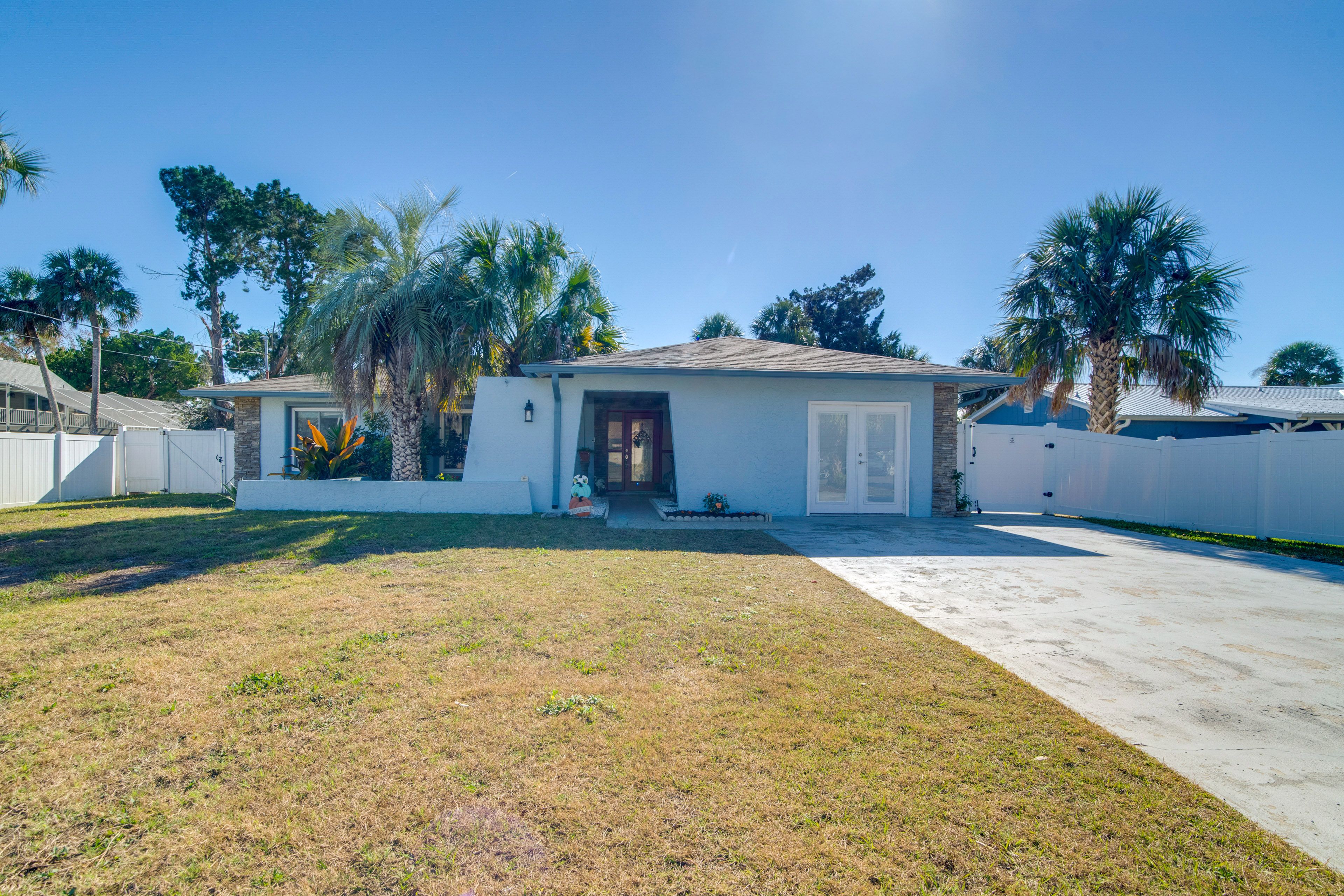 Parking | Driveway (6 Vehicles)