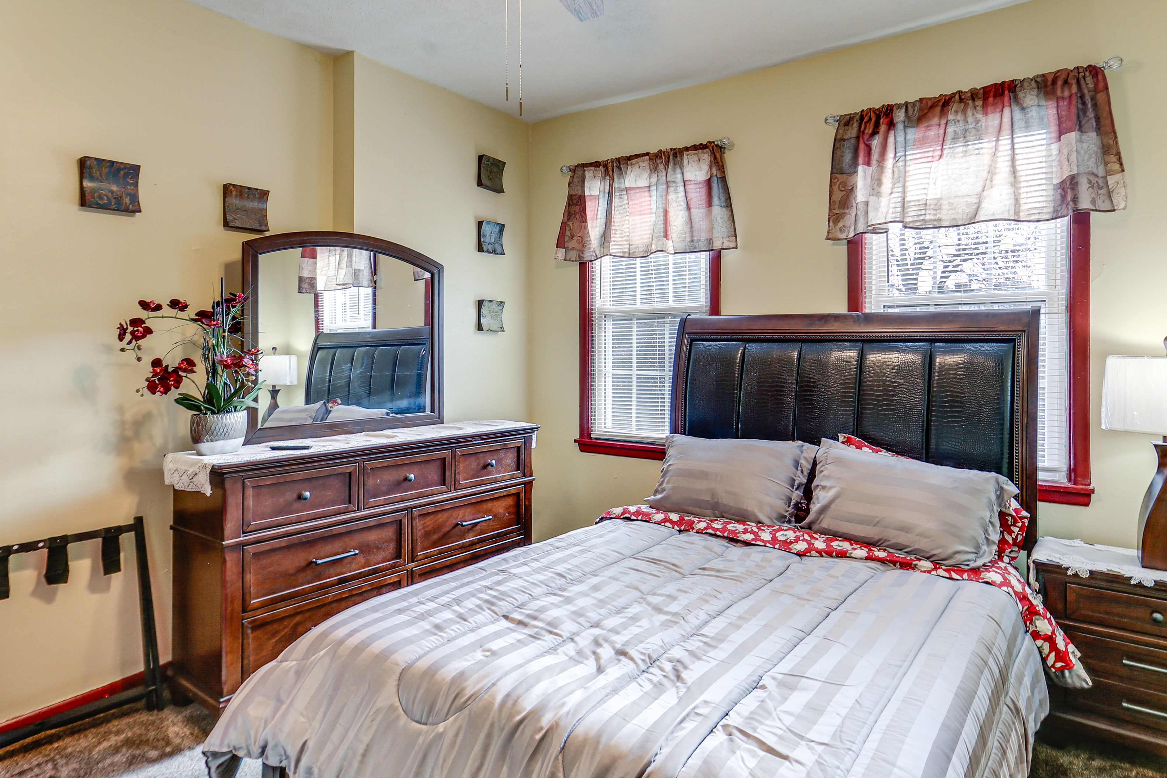 Bedroom 2 | 2nd Floor | Queen Bed