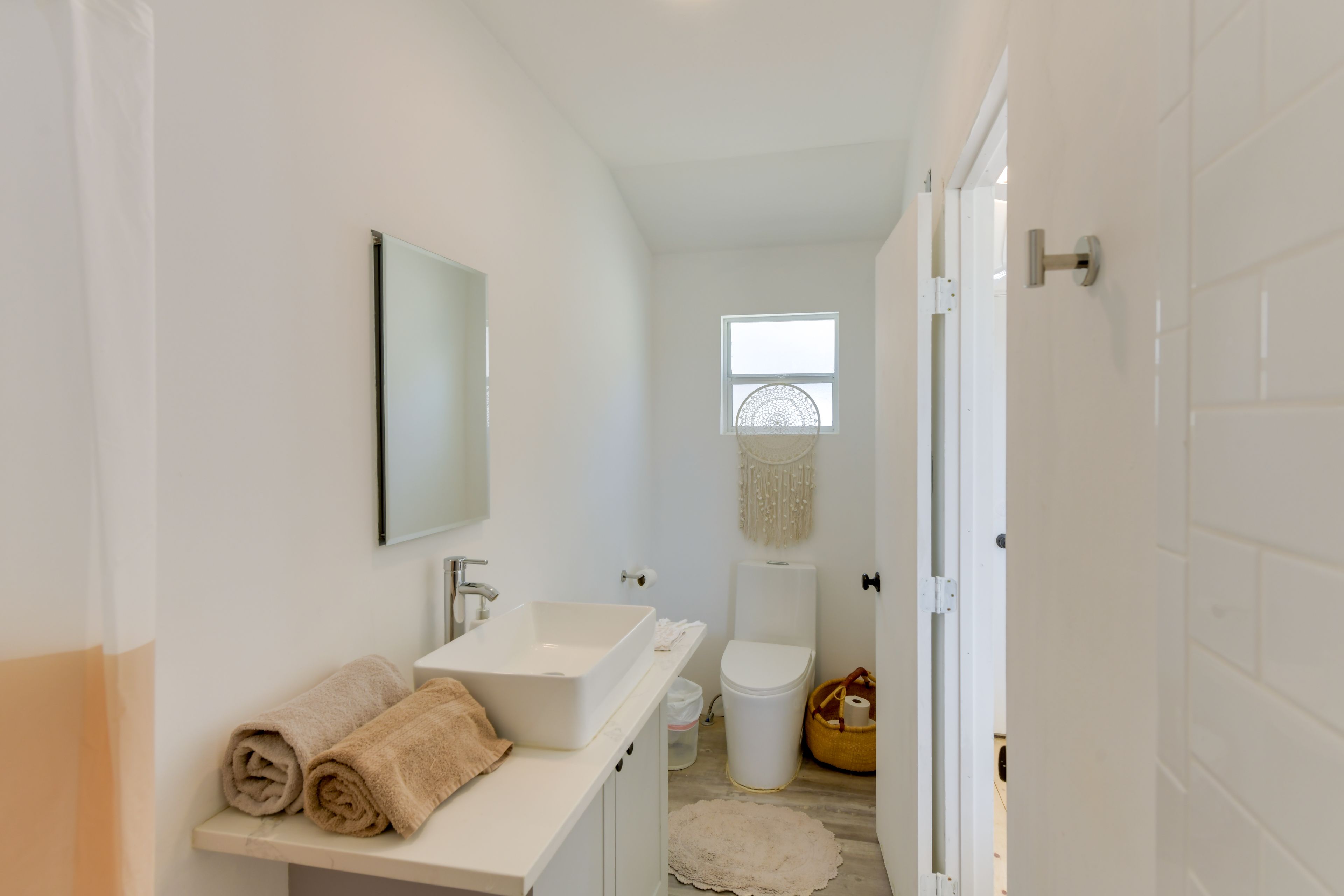 Full Bathroom | Towels Provided | Complimentary Toiletries