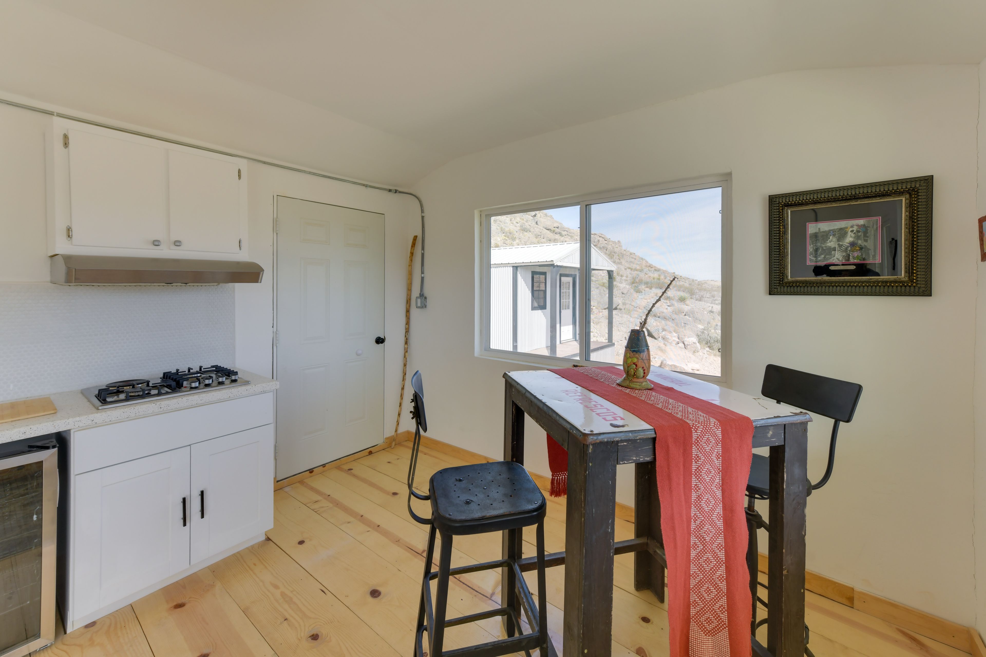 Dining Area | Dishware & Flatware