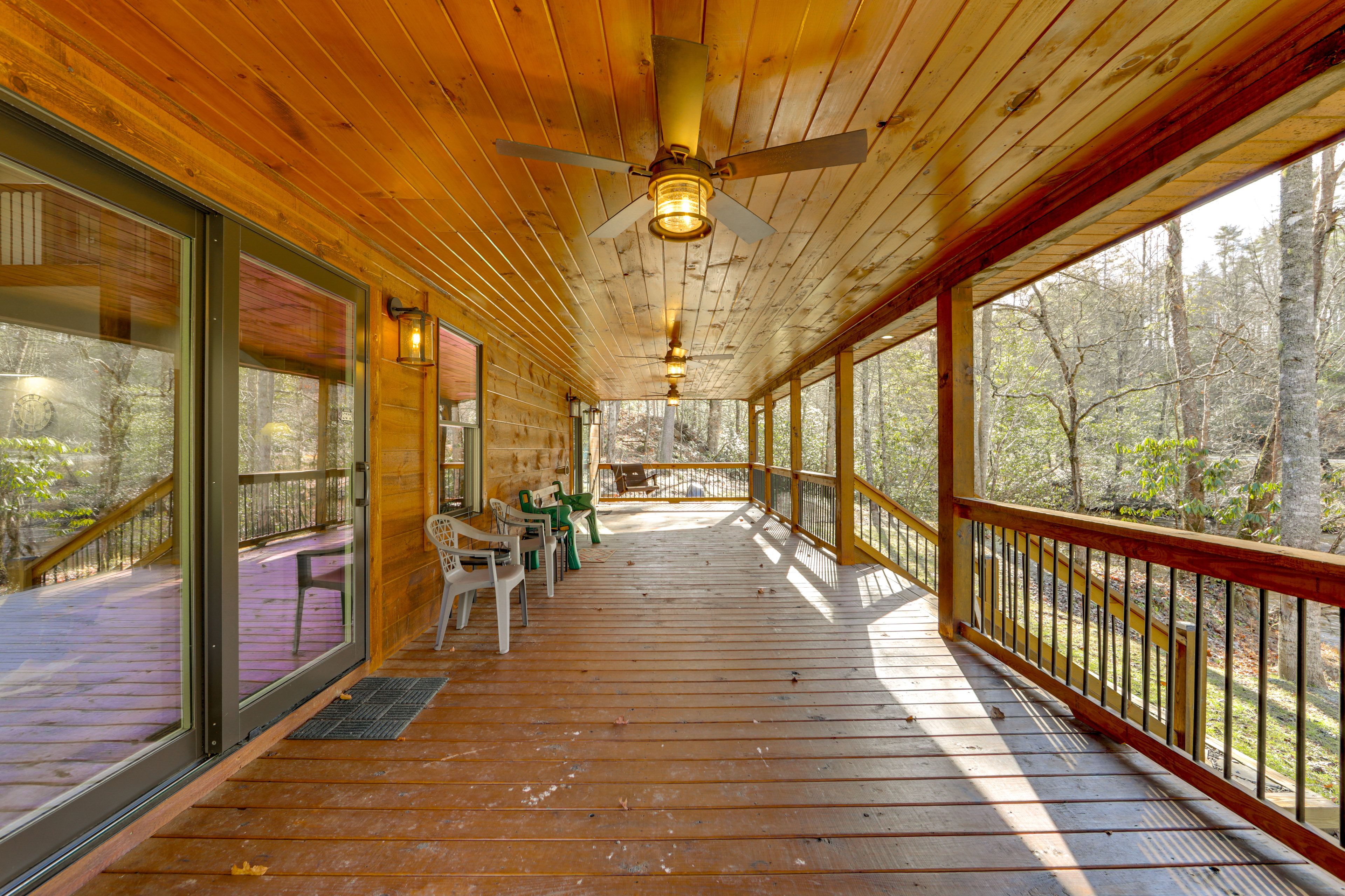 Wraparound Deck w/ Seating