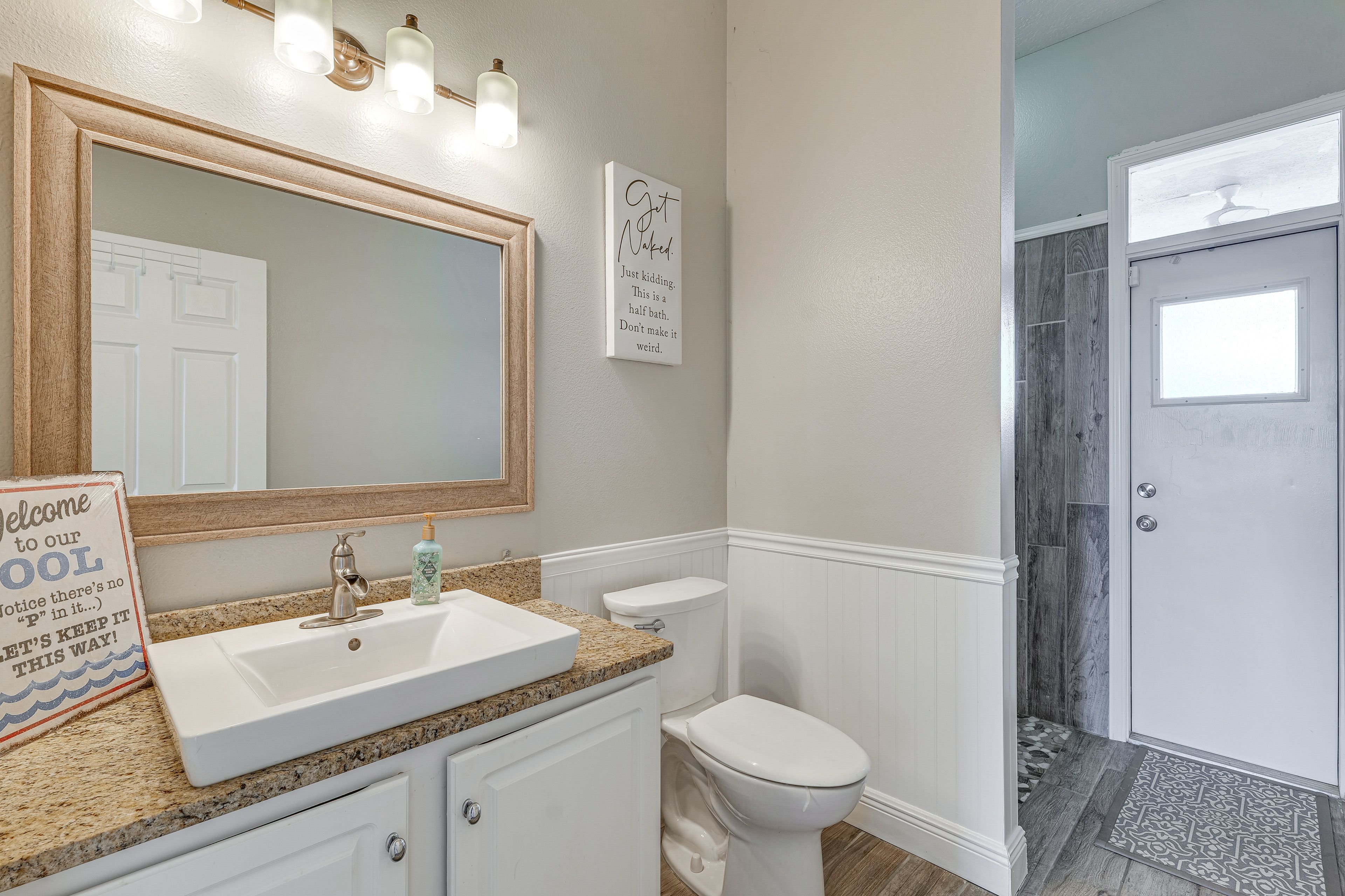 Full Bathroom | 1st Floor