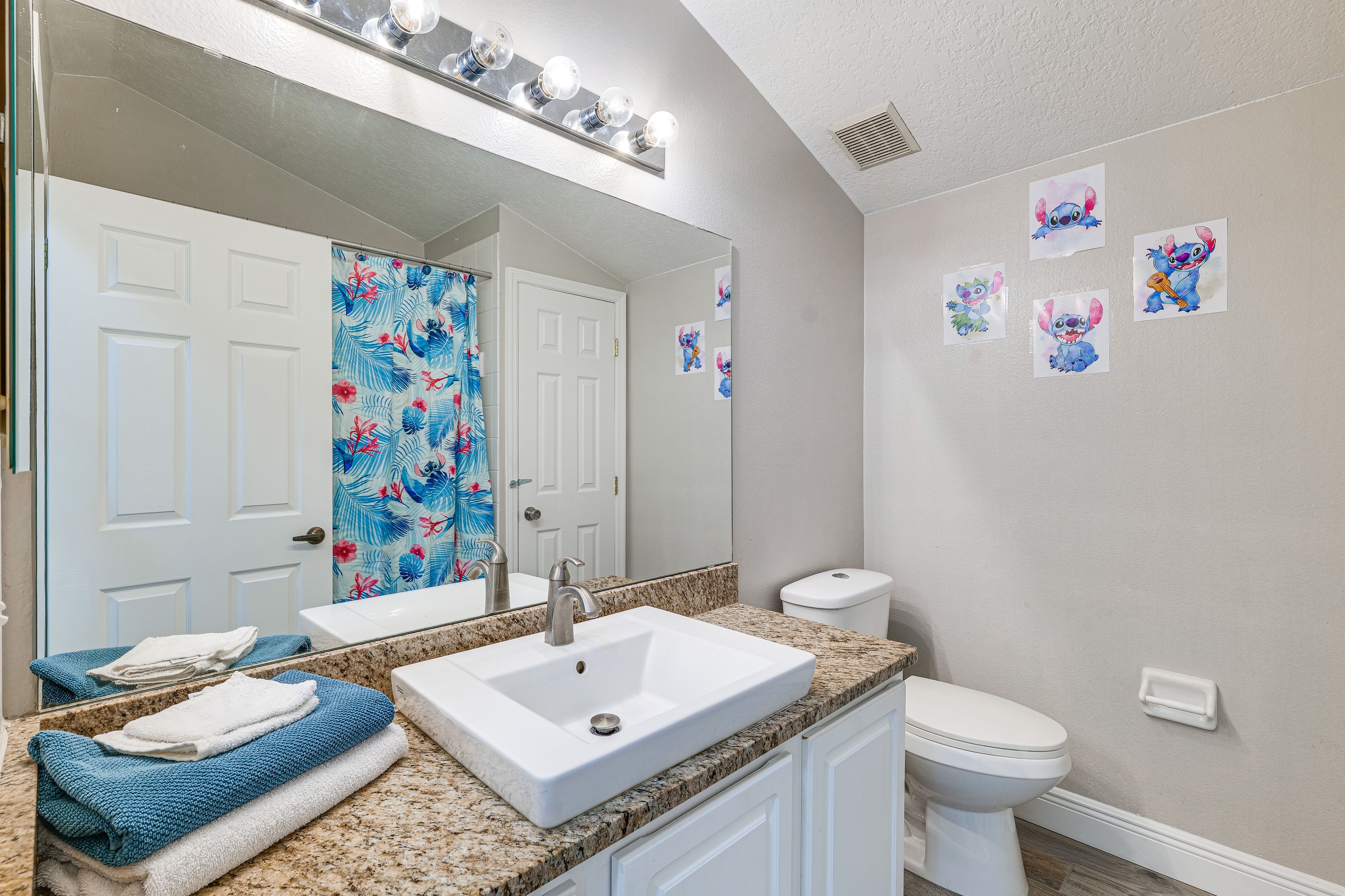 Full Bathroom | 2nd Floor