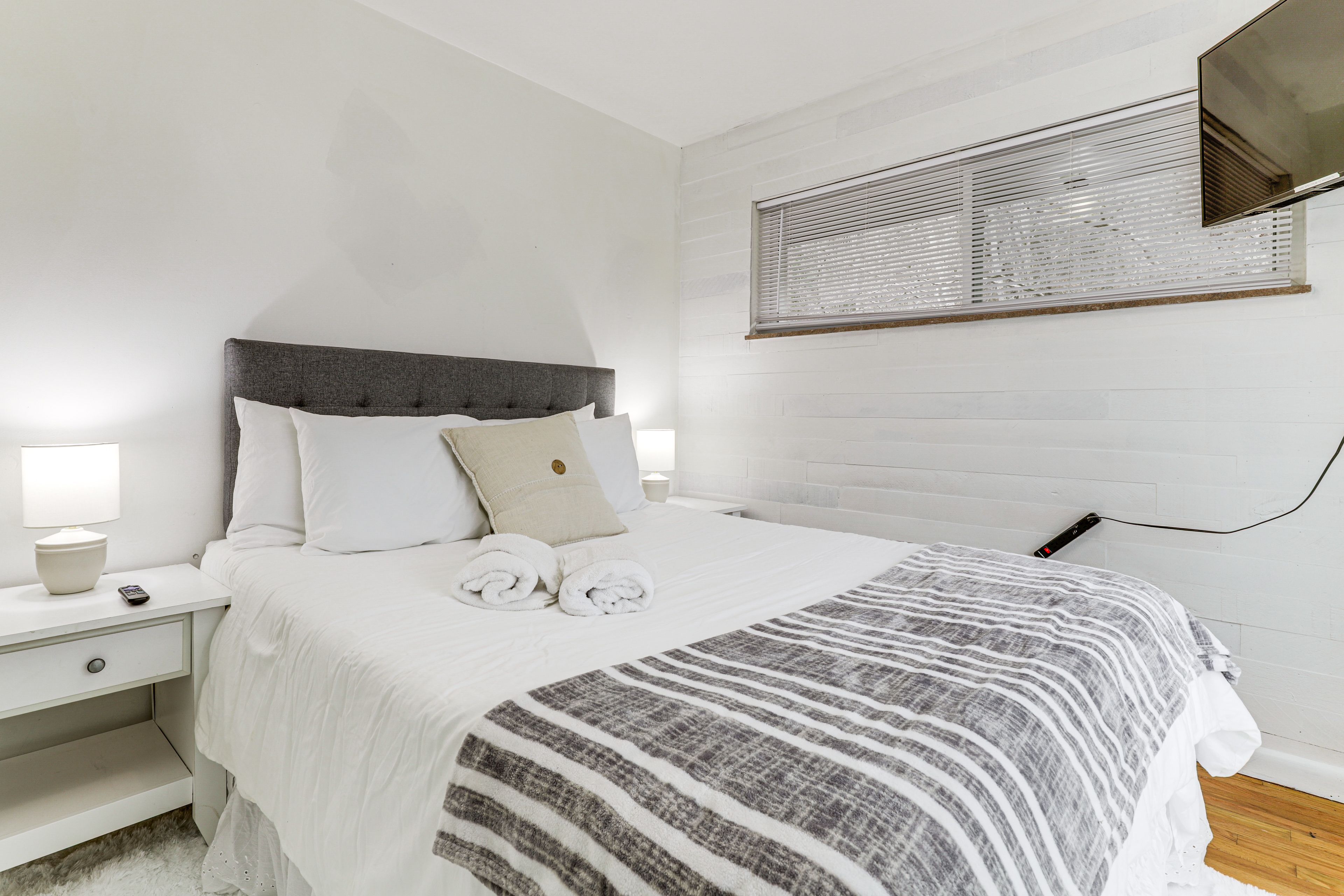 Bedroom 2 | King Bed