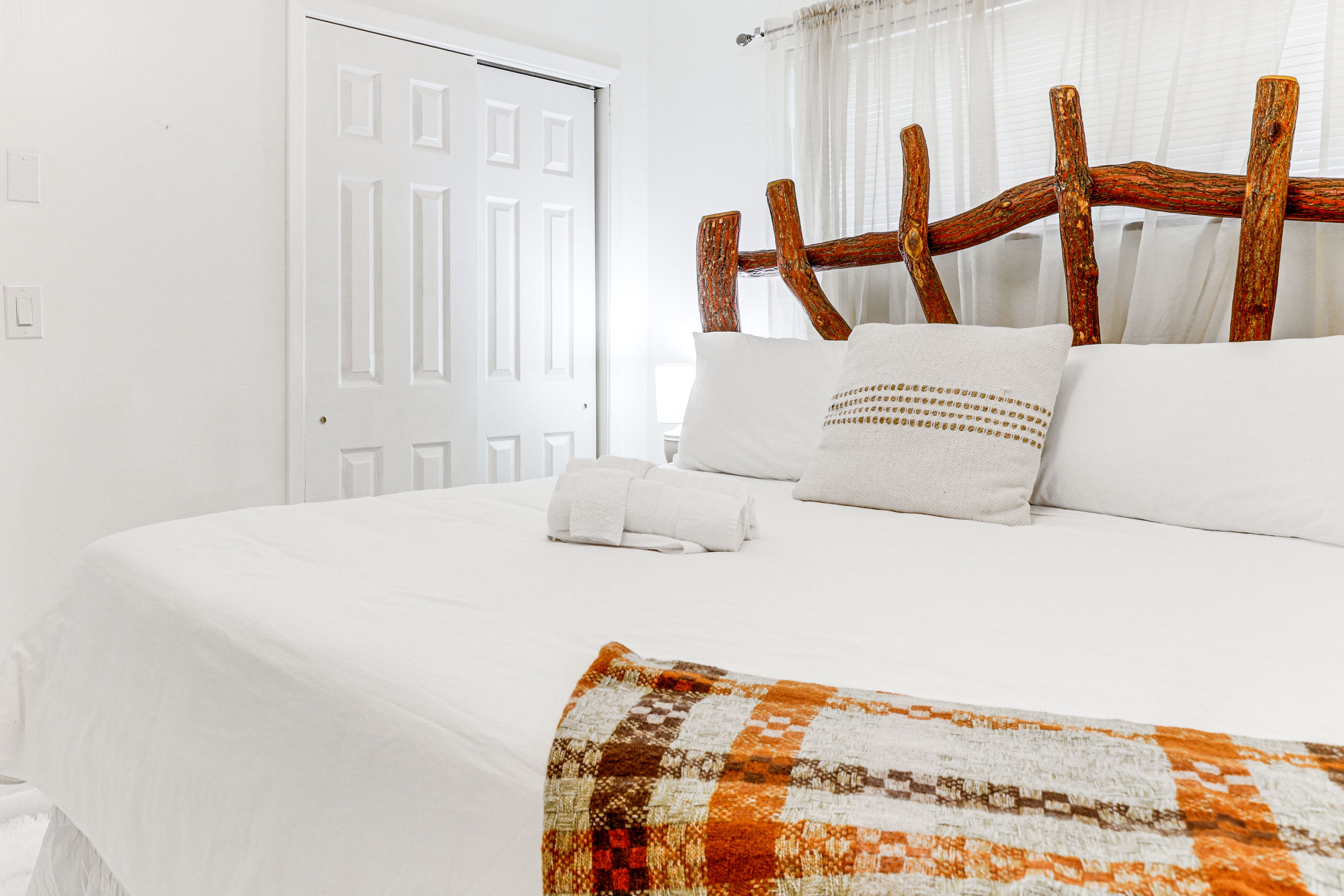 Bedroom 3 | Queen Bed