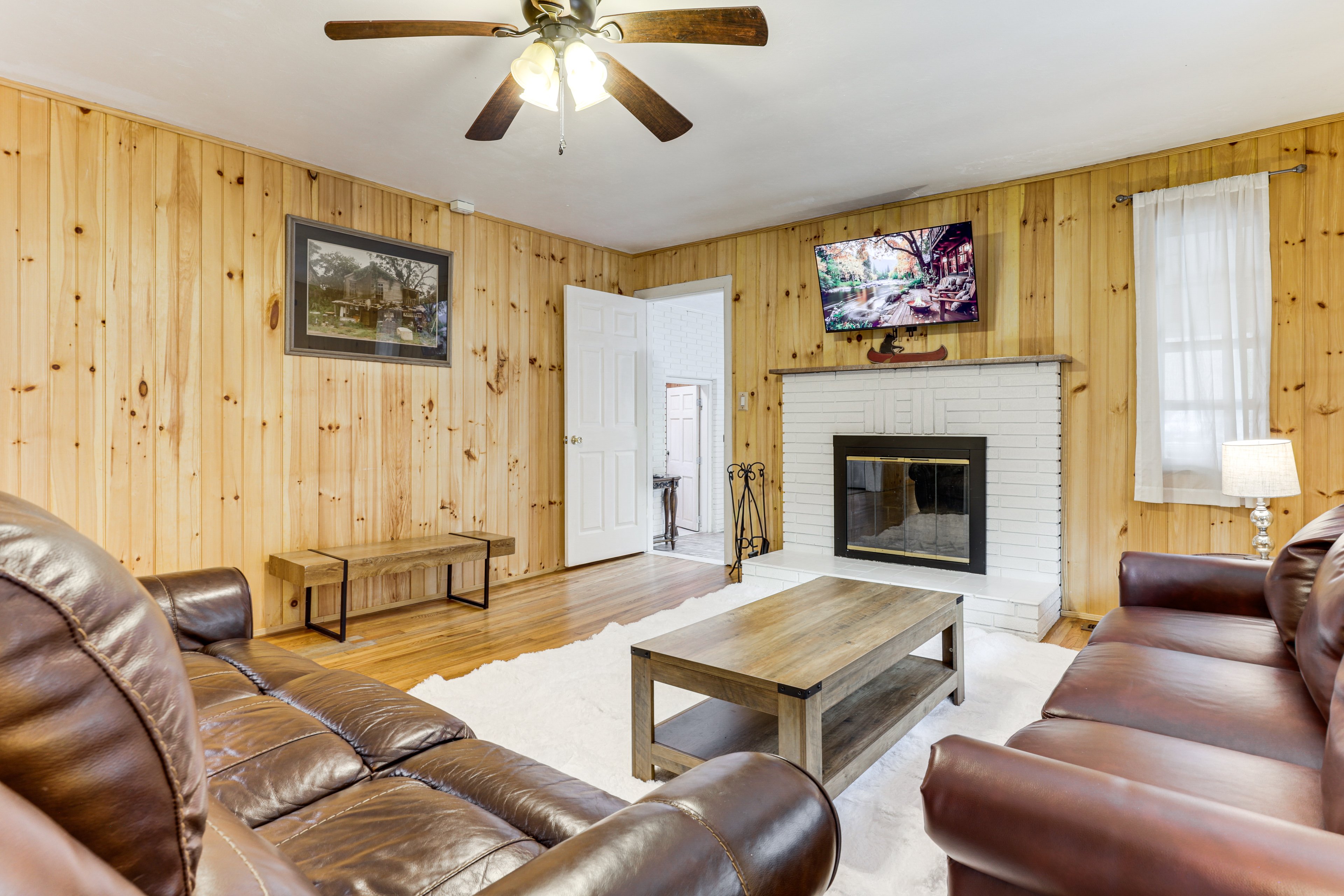 Living Room | Free WiFi | Smart TV