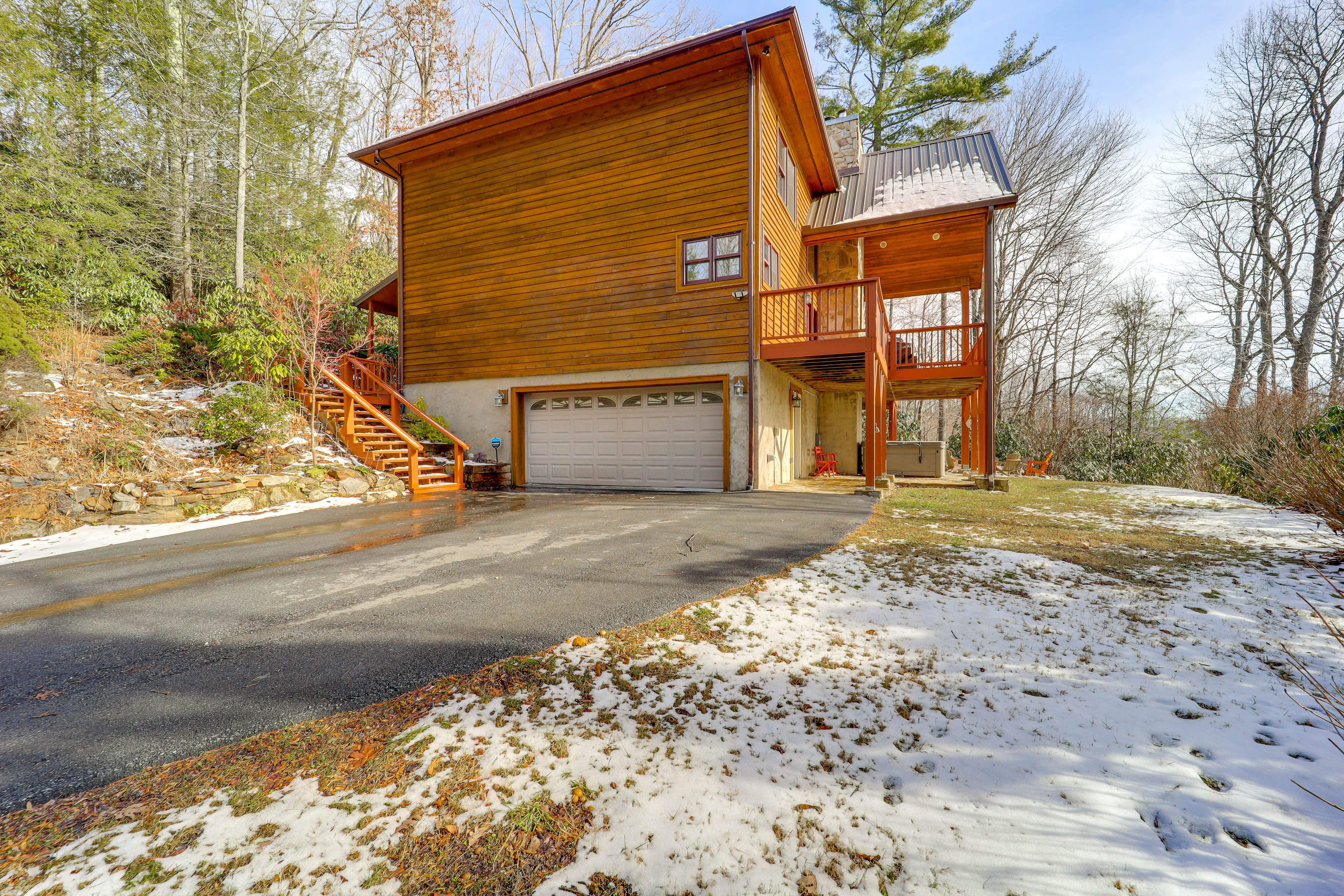 Exterior | Driveway (4 Vehicles)