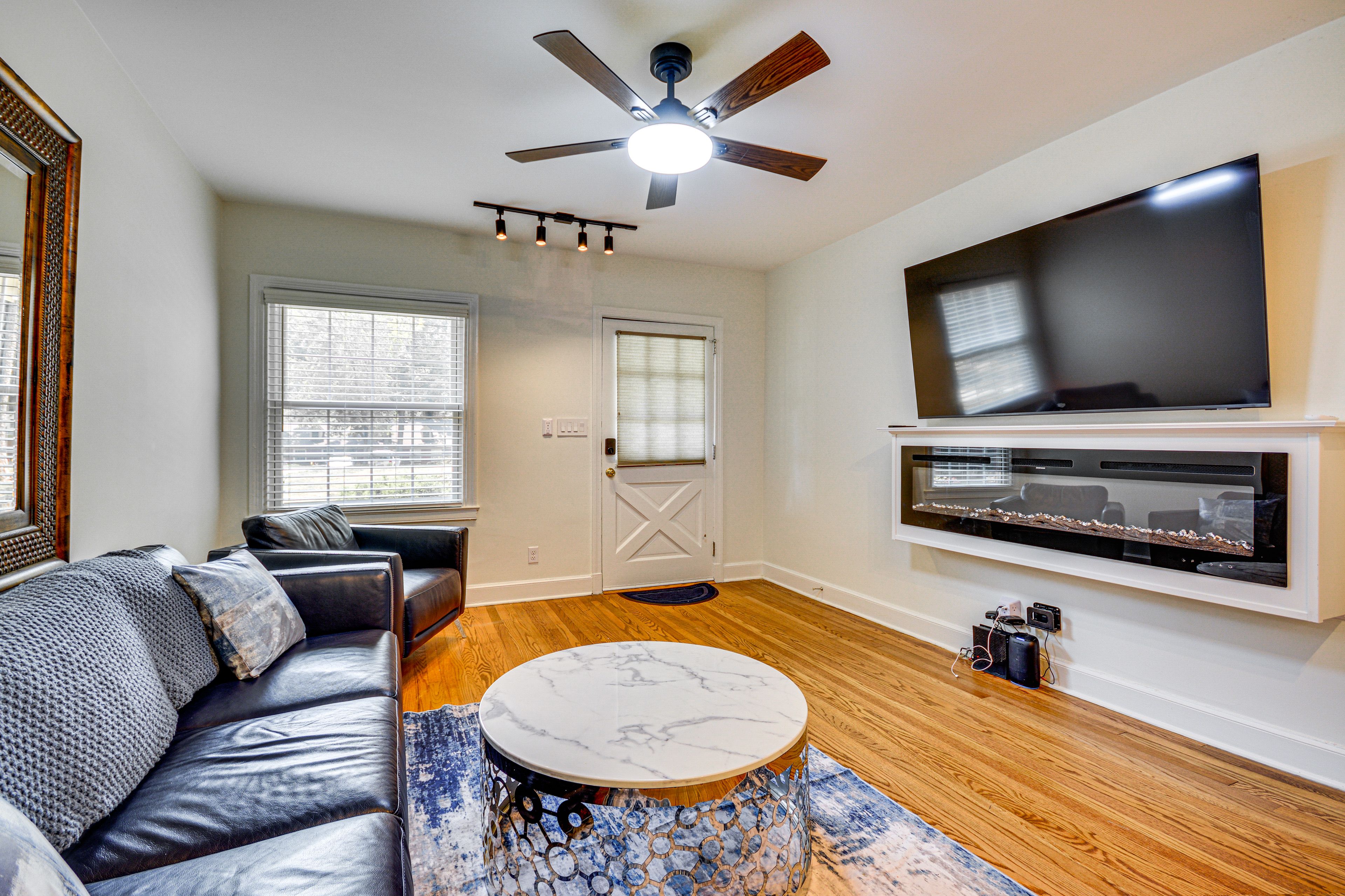 Living Room | Queen Sleeper Sofa | Smart TV | Desk
