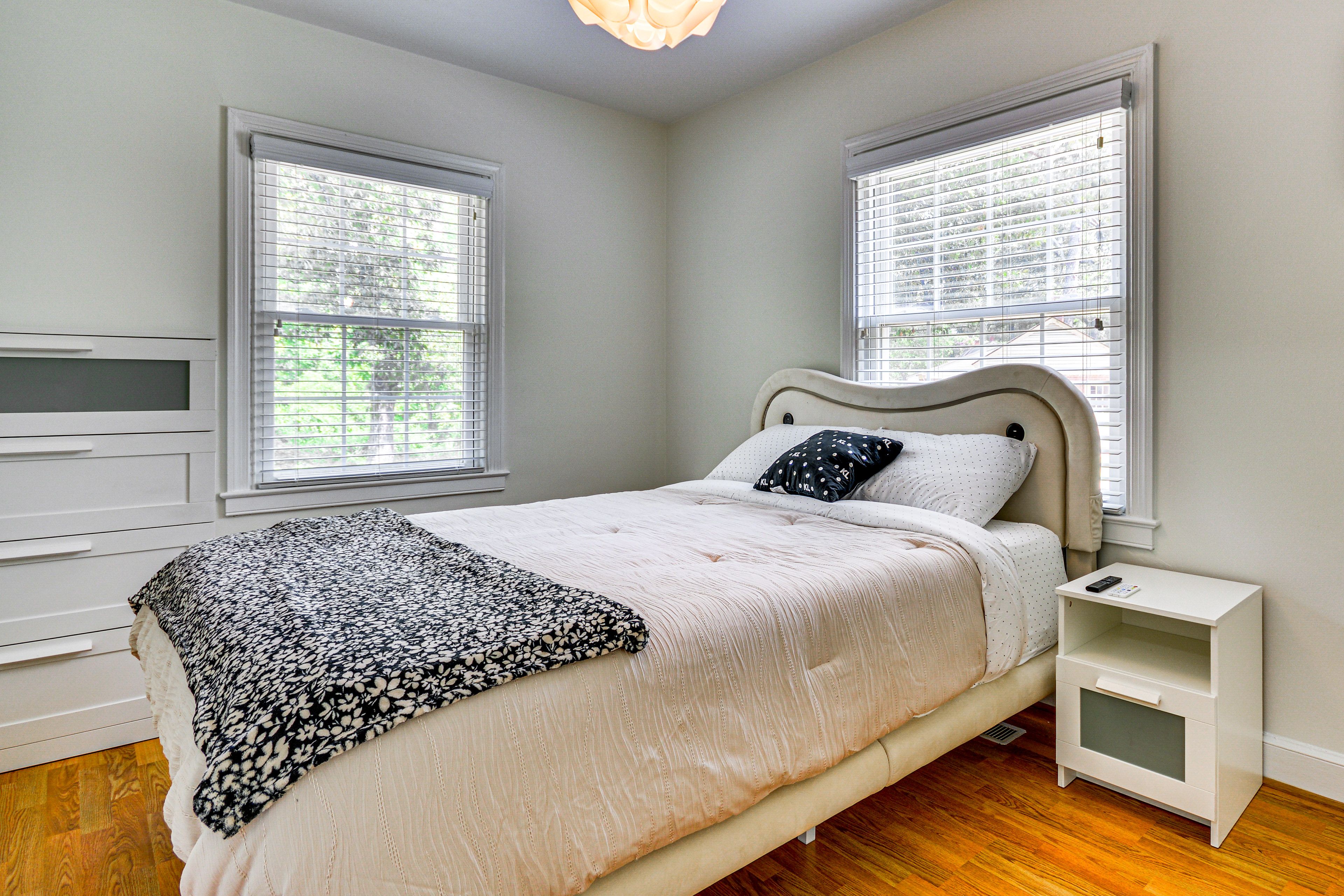 Bedroom 2 | Queen Bed | Smart TV