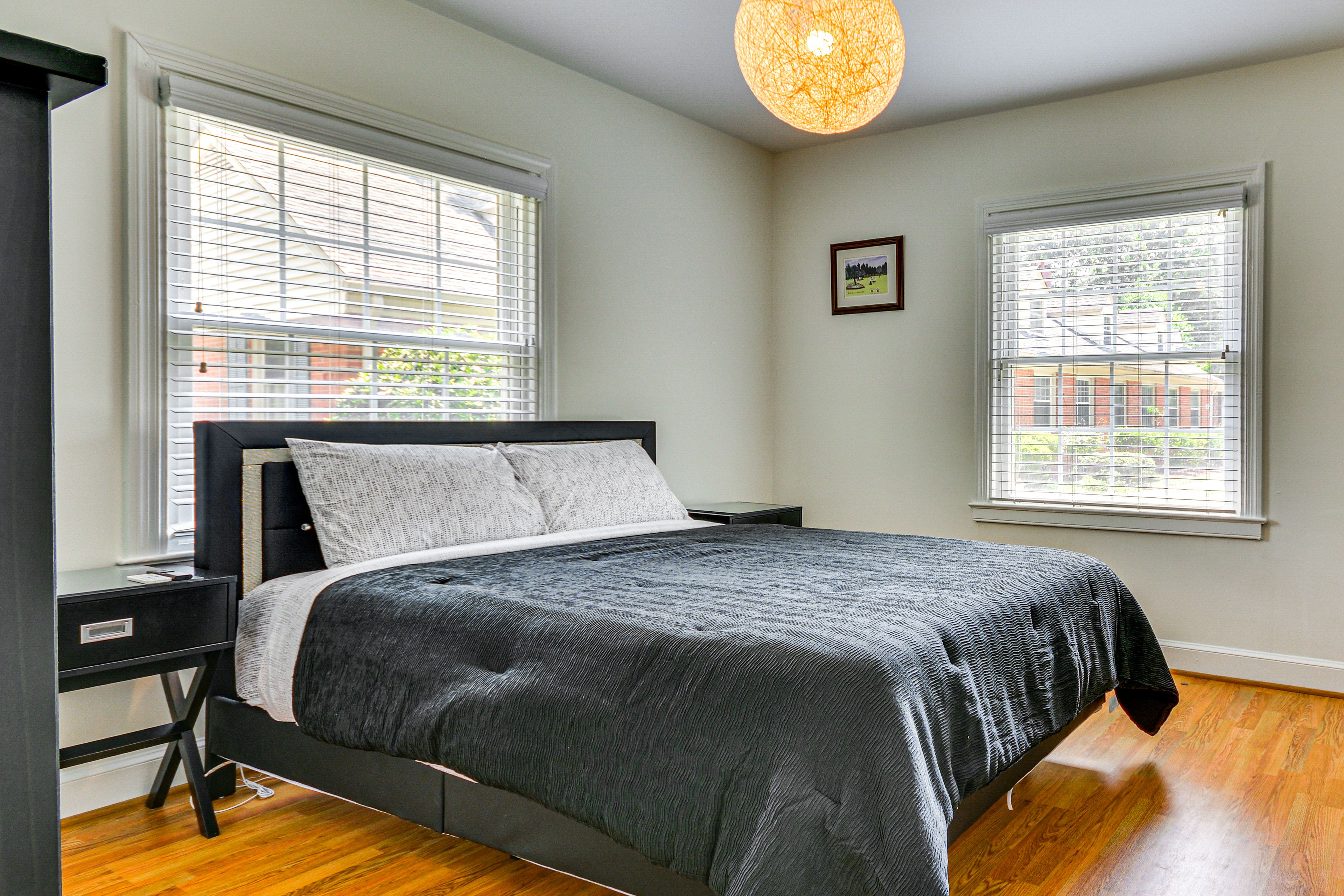 Bedroom 1 | Queen Bed | Smart TV