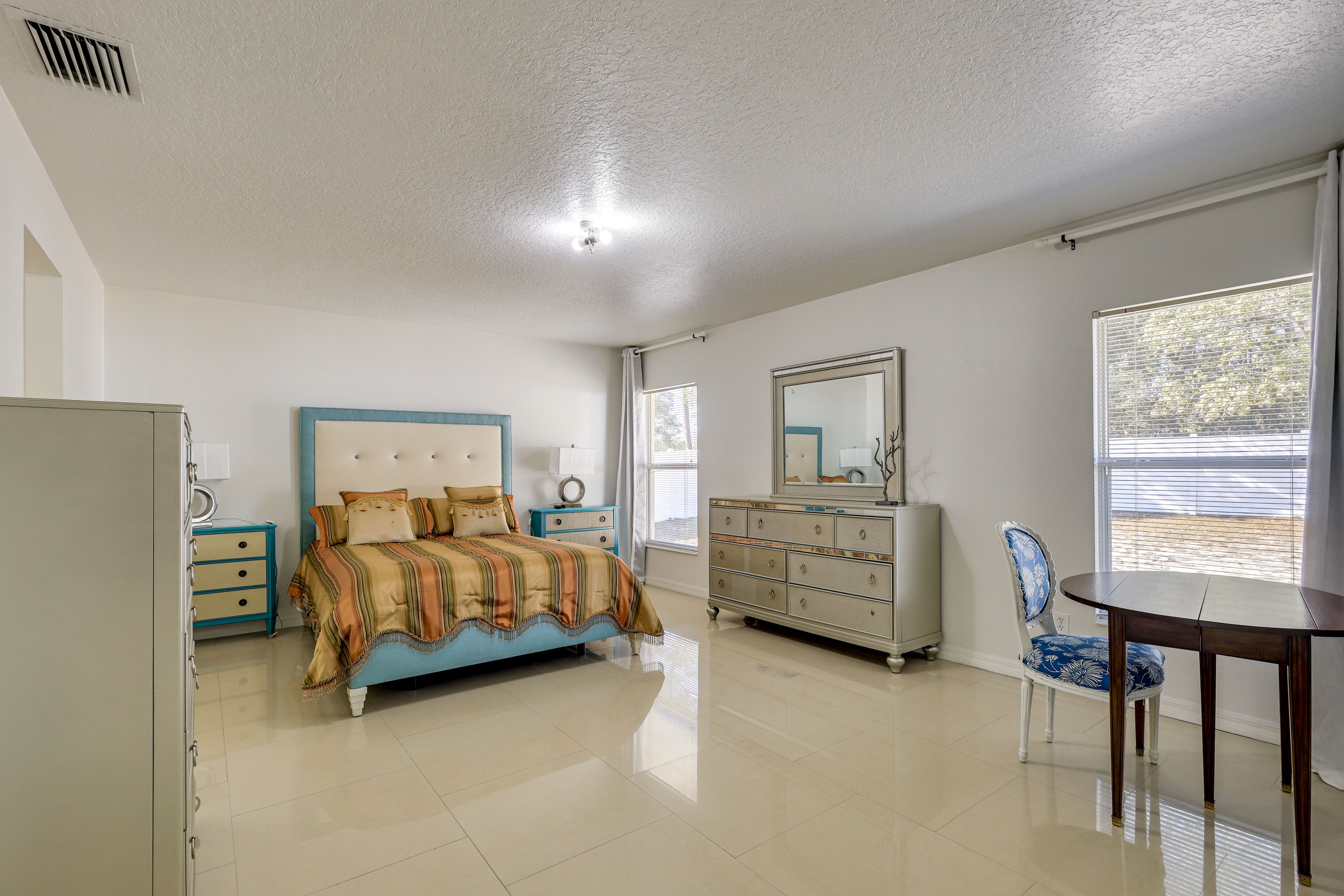 Bedroom 1 | Queen Bed | Linens Provided