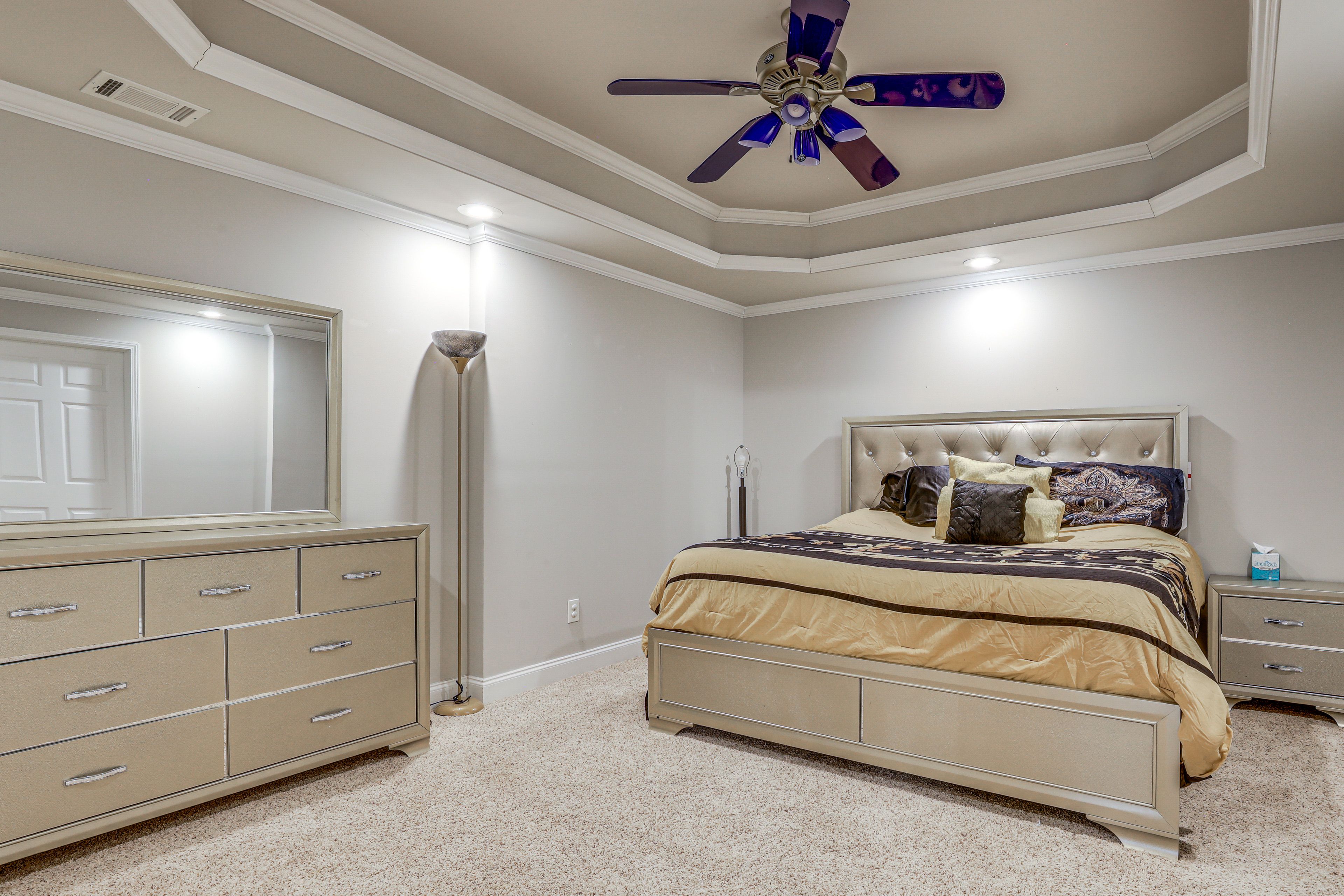 Bedroom 1 | King Bed