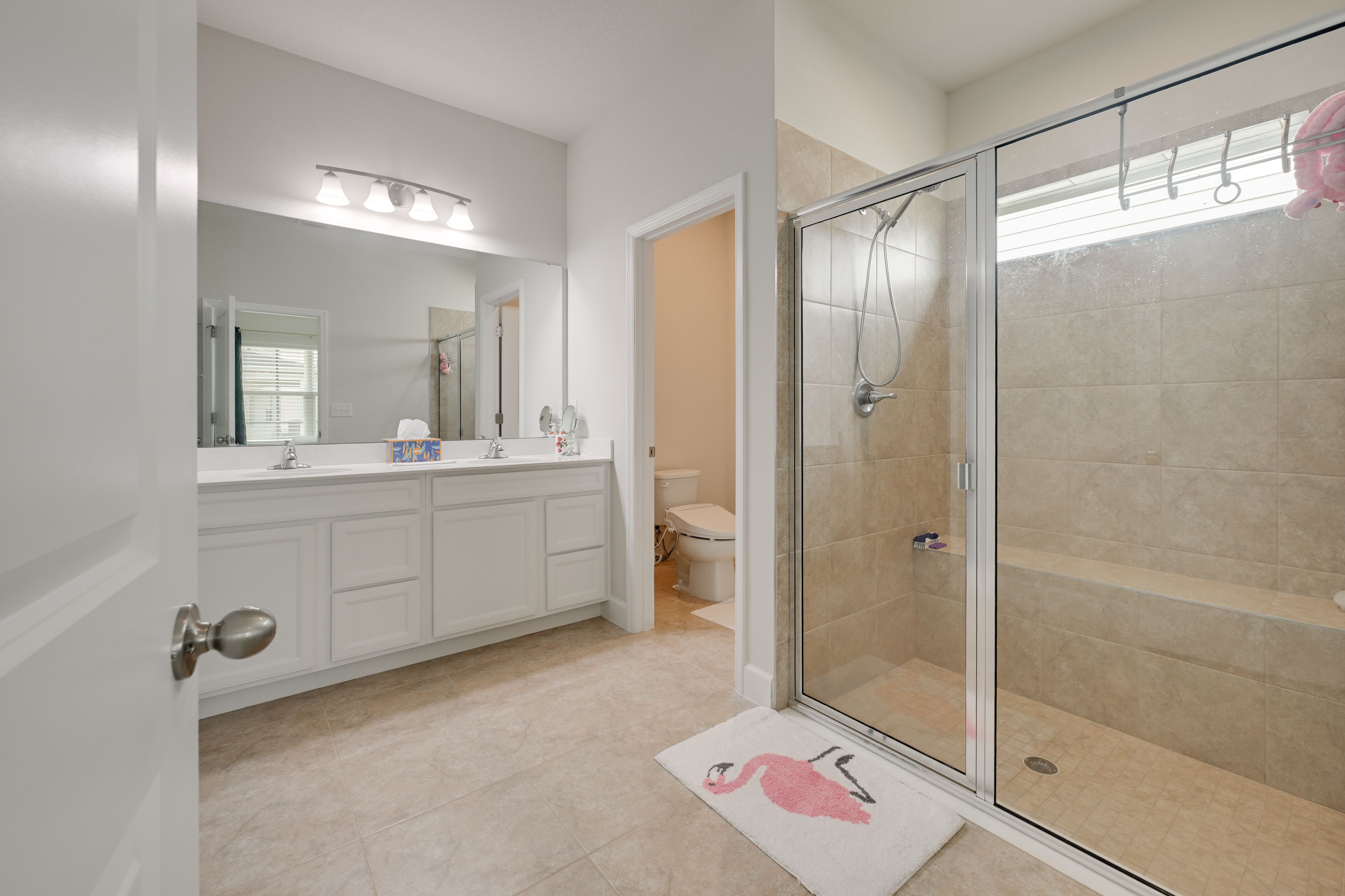 Full Bathroom | Towels Provided