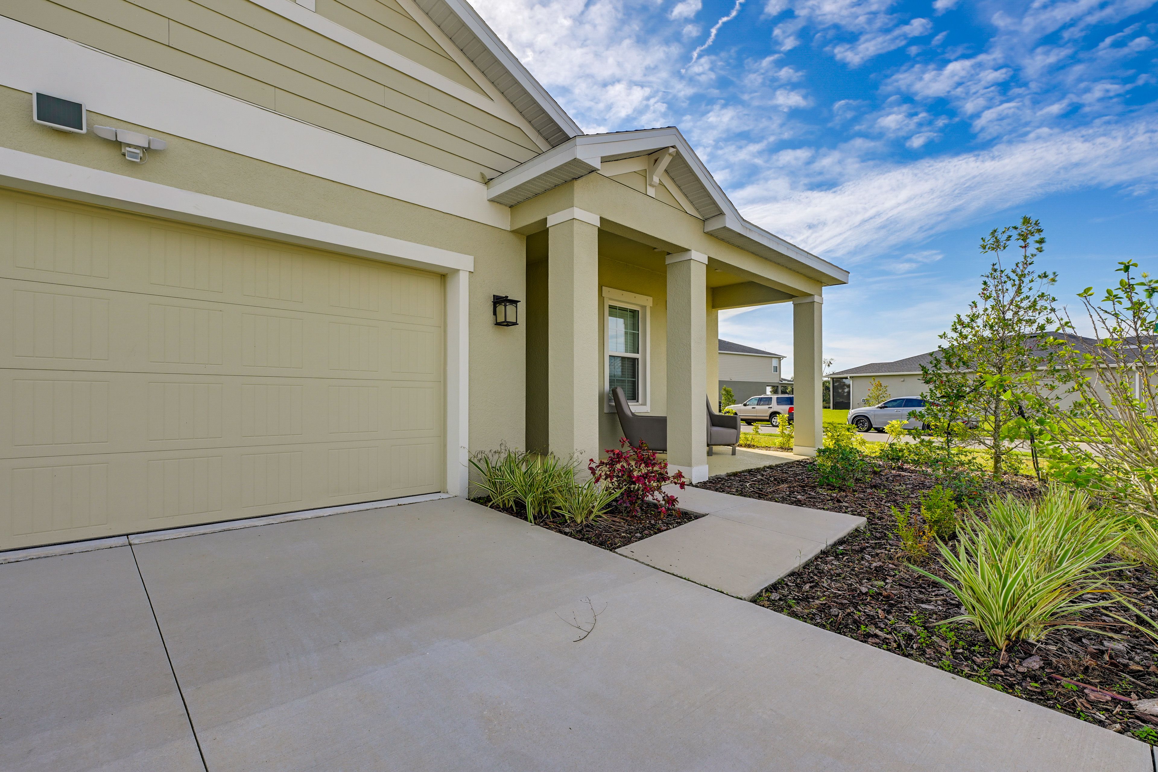 Parking | Garage (2 Vehicles) | Driveway (2 Vehicles) | Free Street