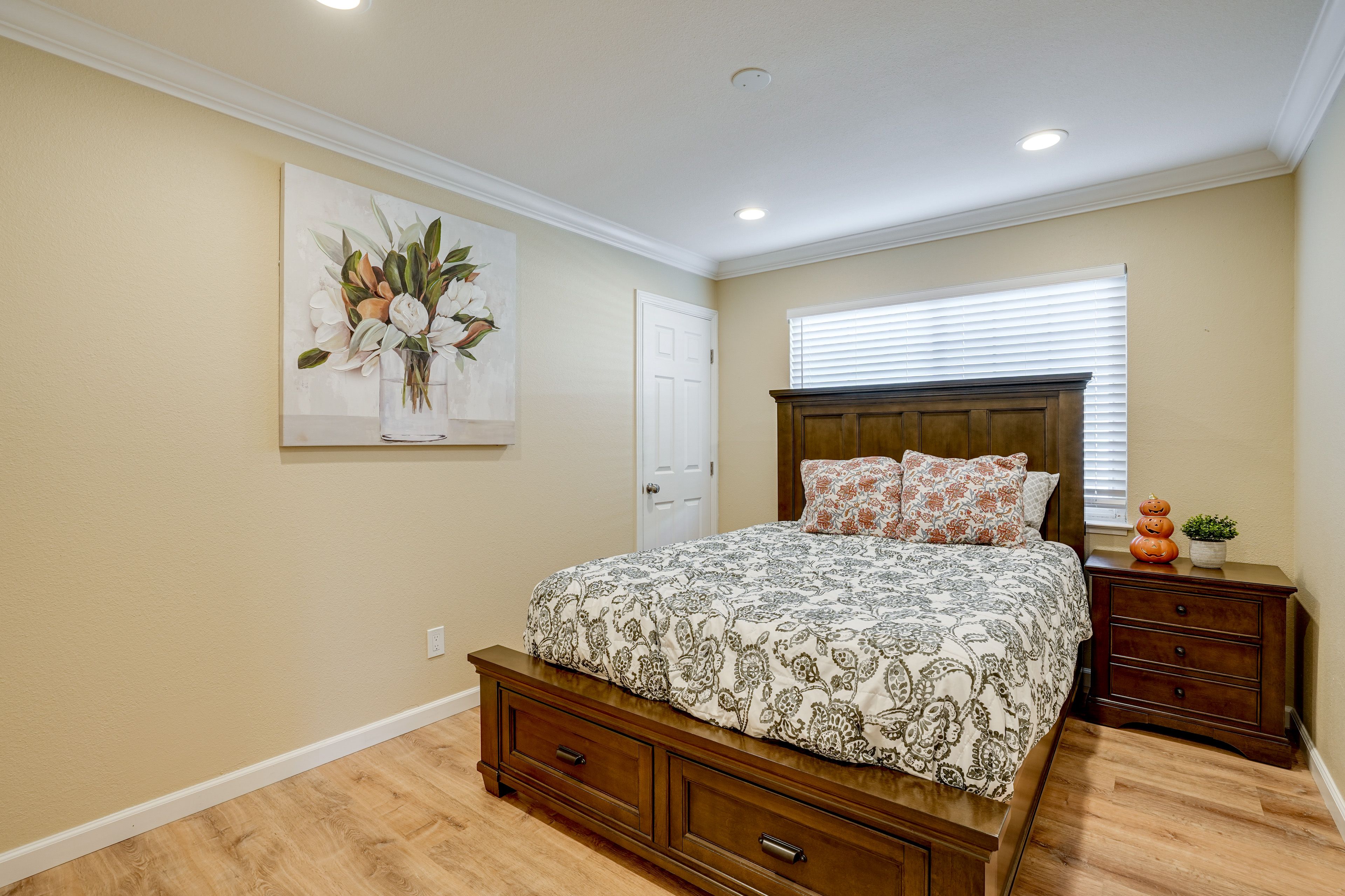 Bedroom 2 | Queen Bed