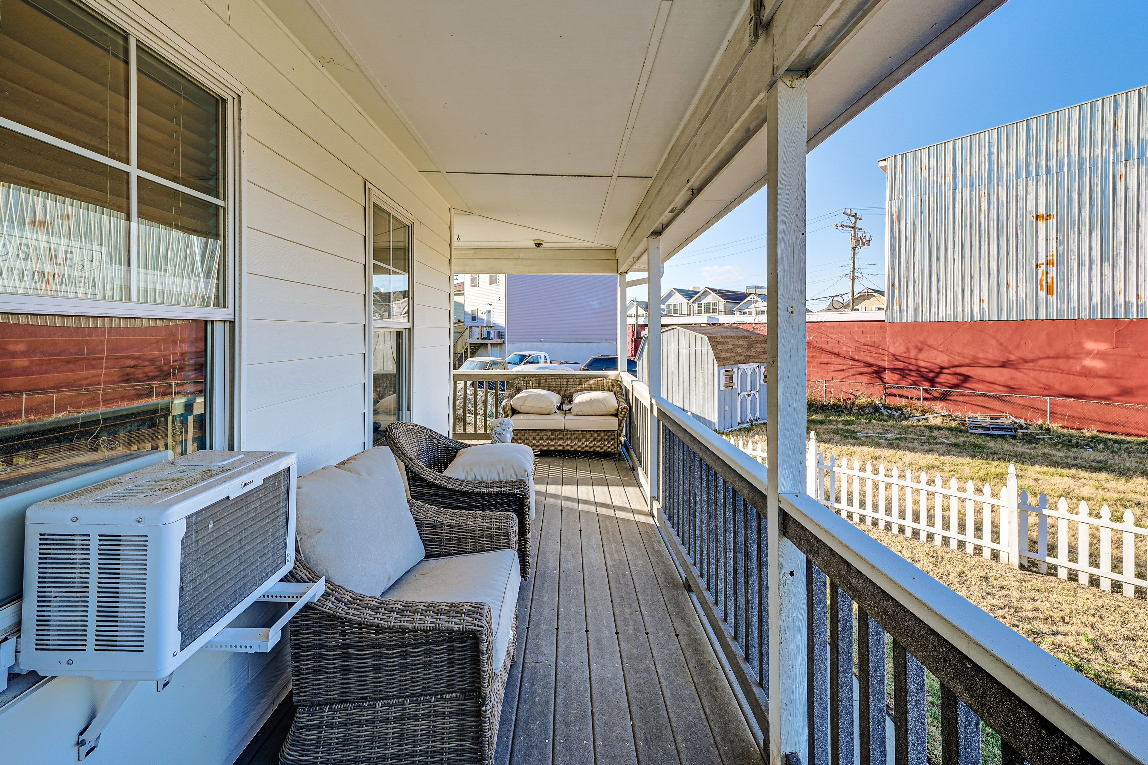 Front Deck | Private Entrance