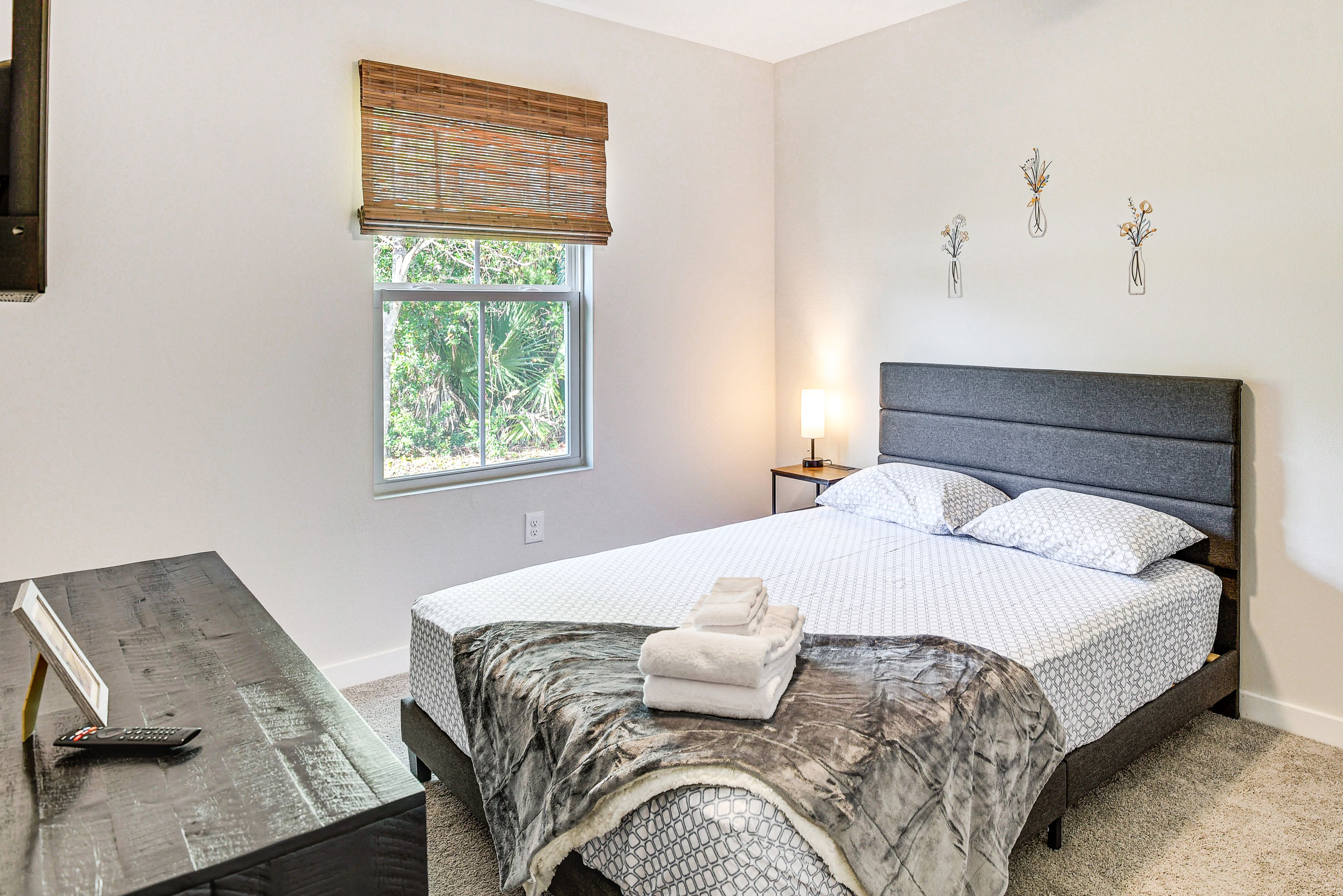 Bedroom 2 | Queen Bed | Smart TV