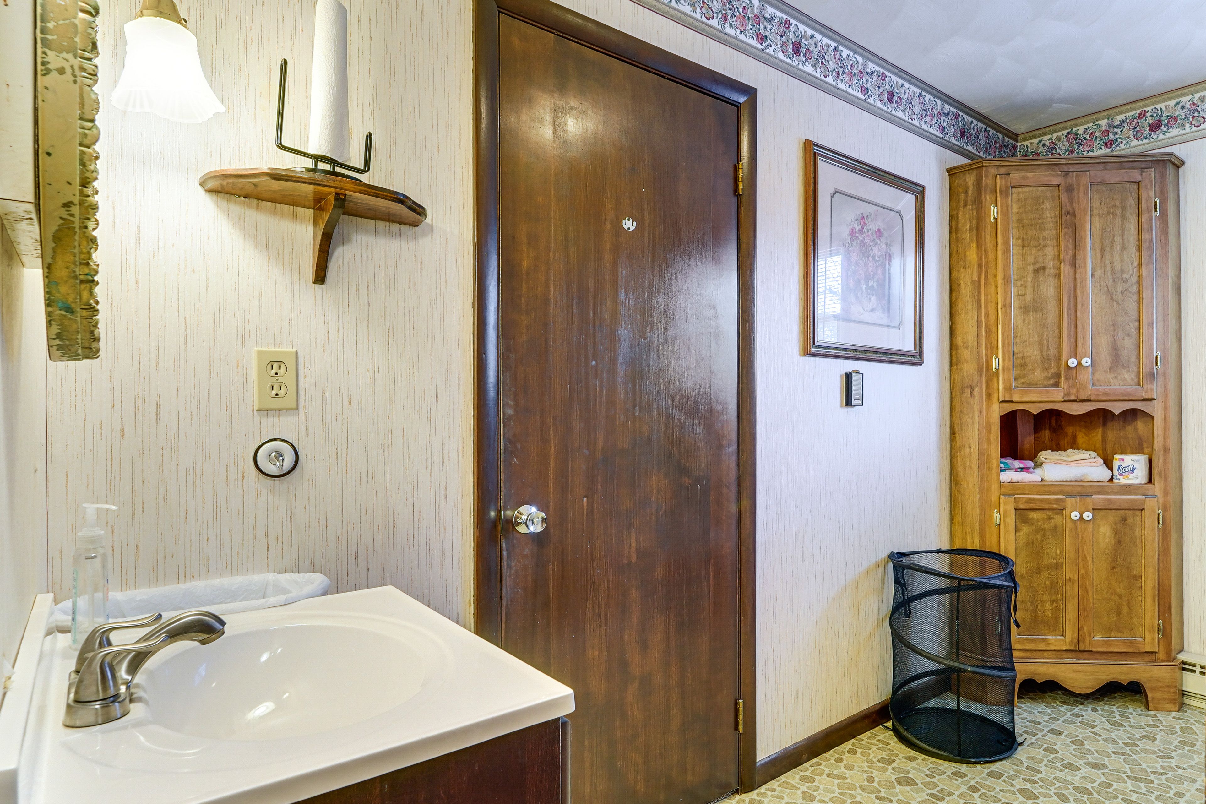 Full Bathroom | Main Floor