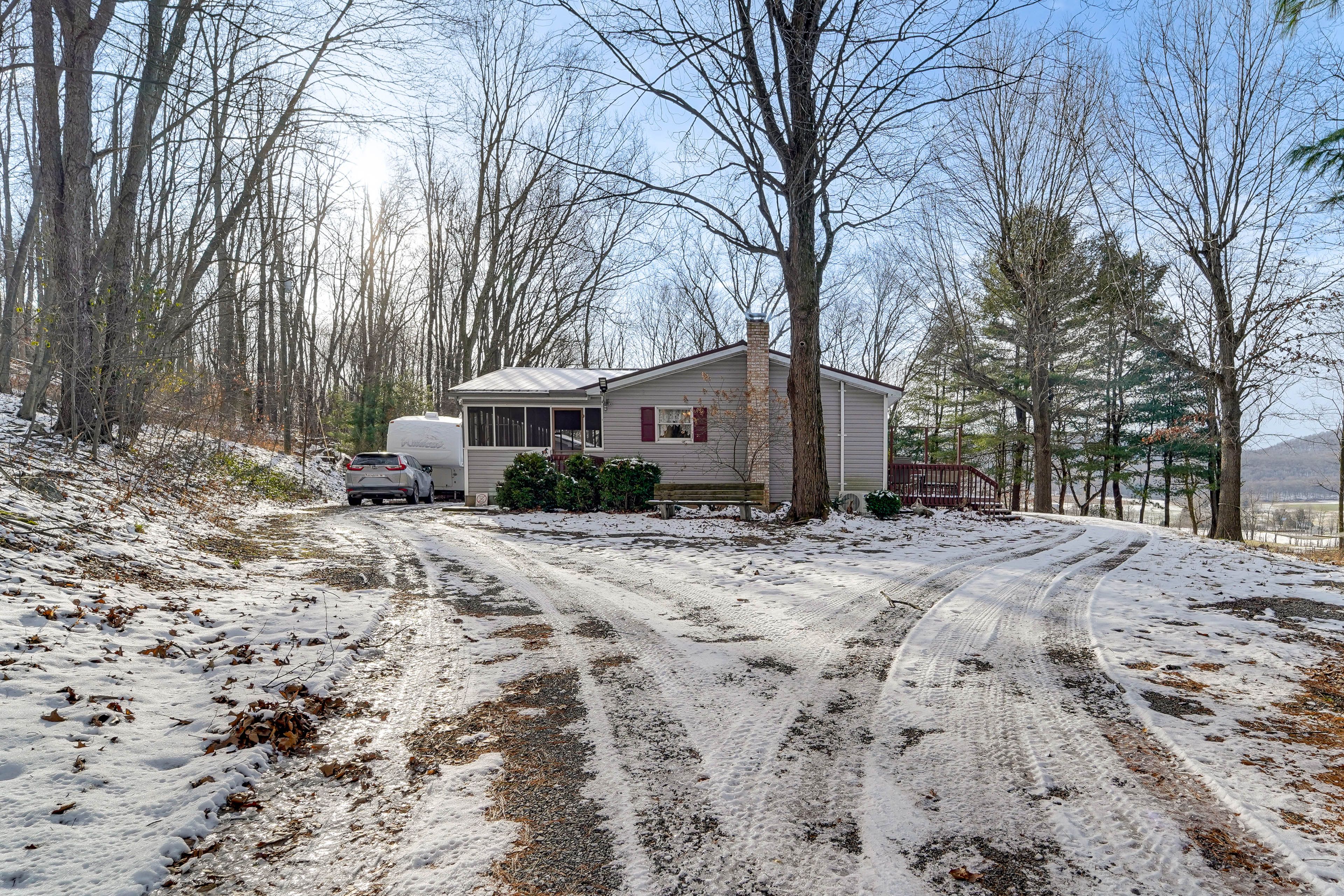 Parking | Driveway (6 Vehicles)