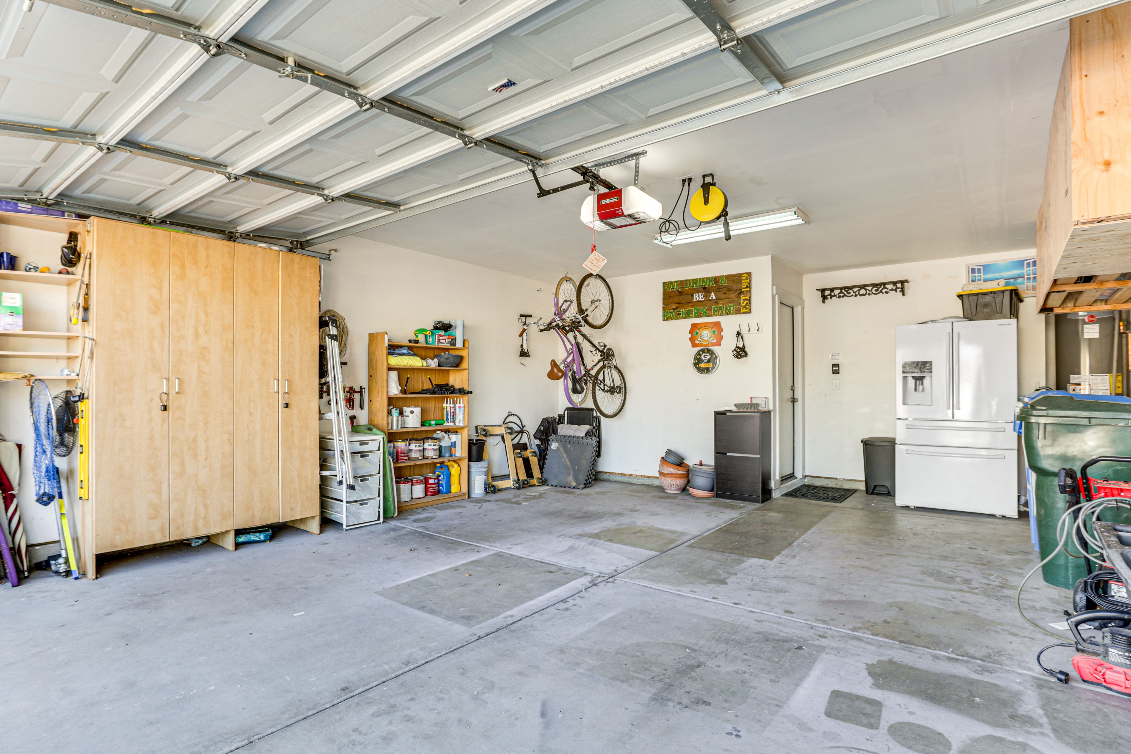 Parking | Garage (2 Vehicles) | Driveway (2 Vehicles)