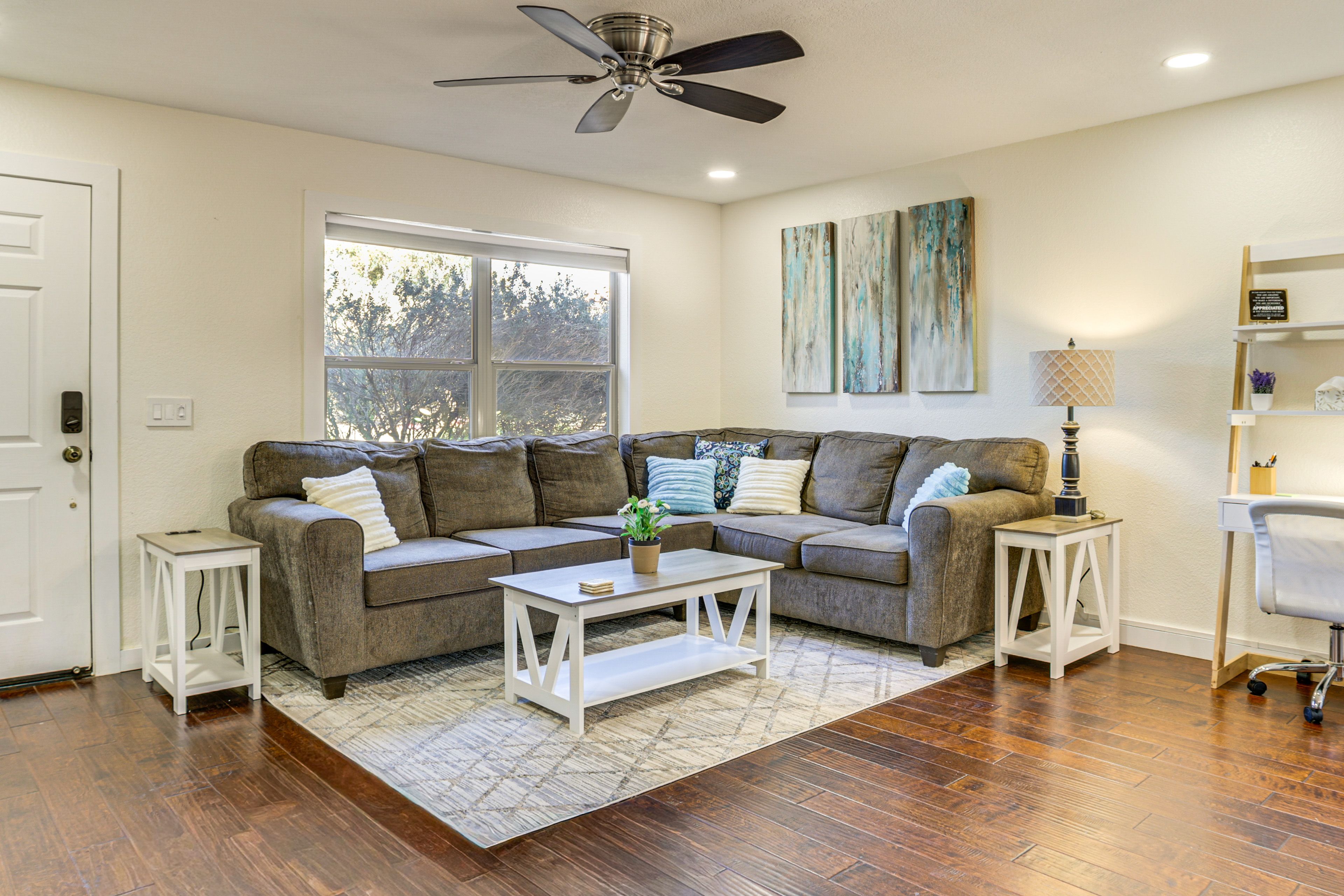 Living Room | Smart TV