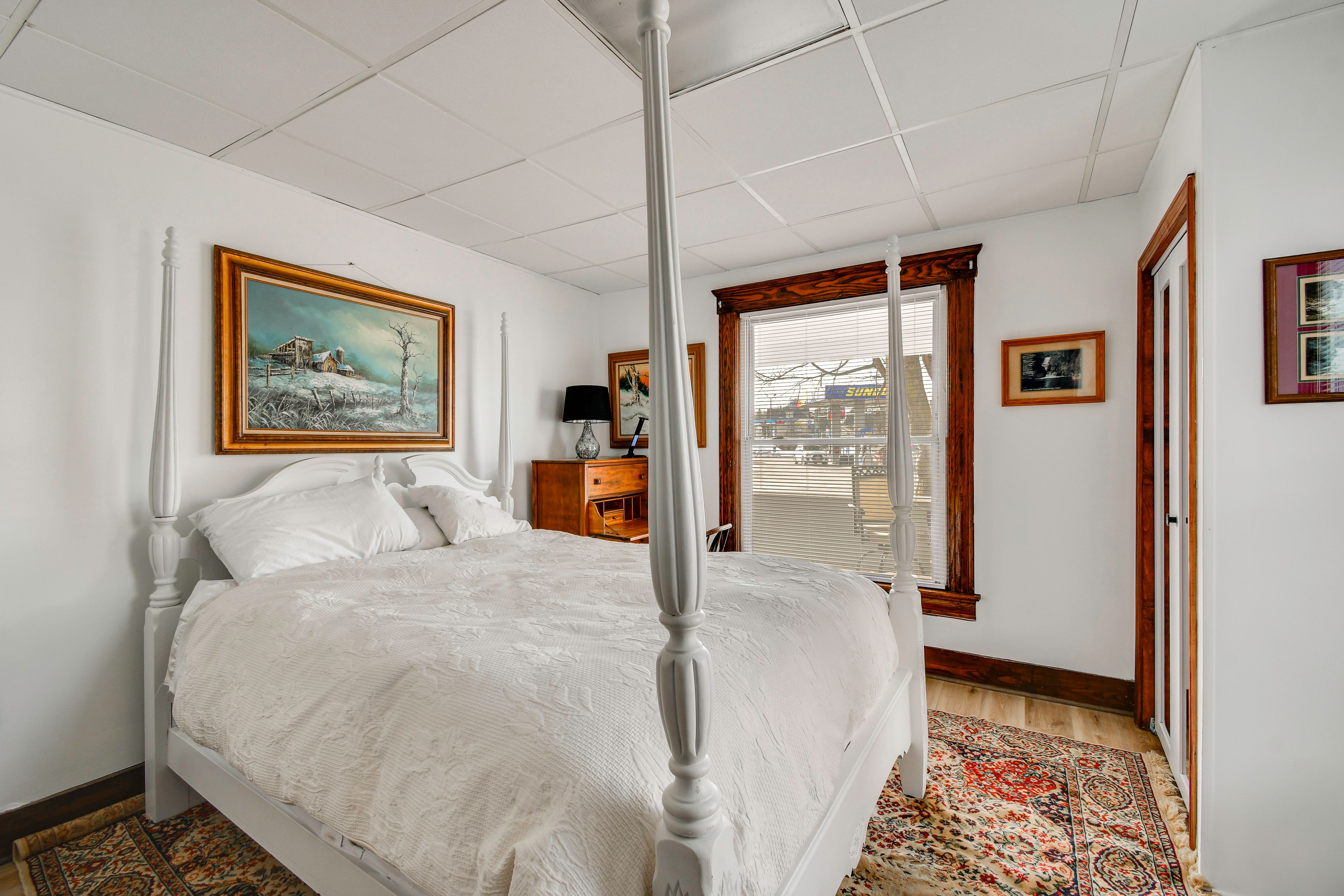 Bedroom 1 | Queen Bed