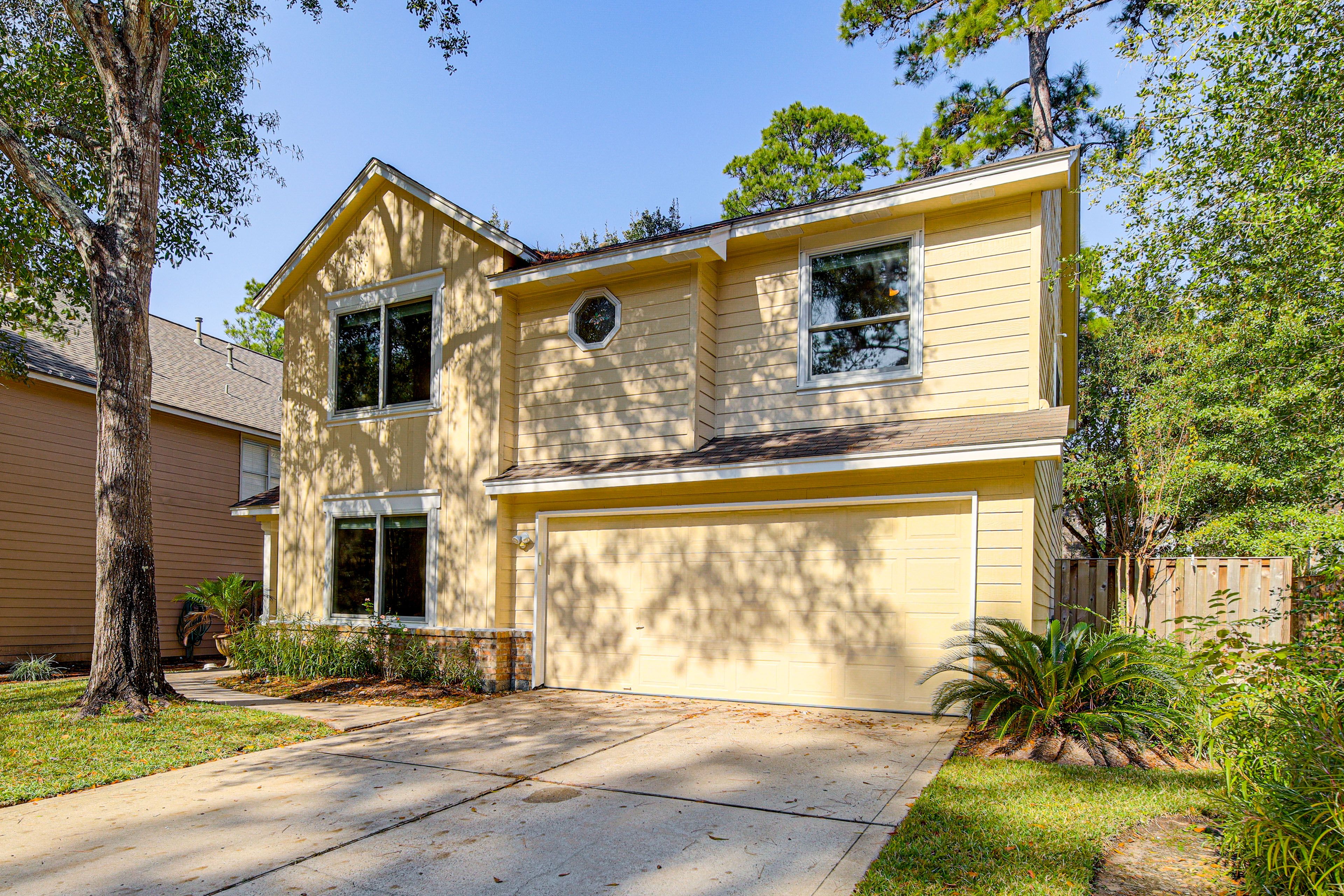 Exterior | Parking | Garage (2 Vehicles) | Driveway (1 Vehicle)