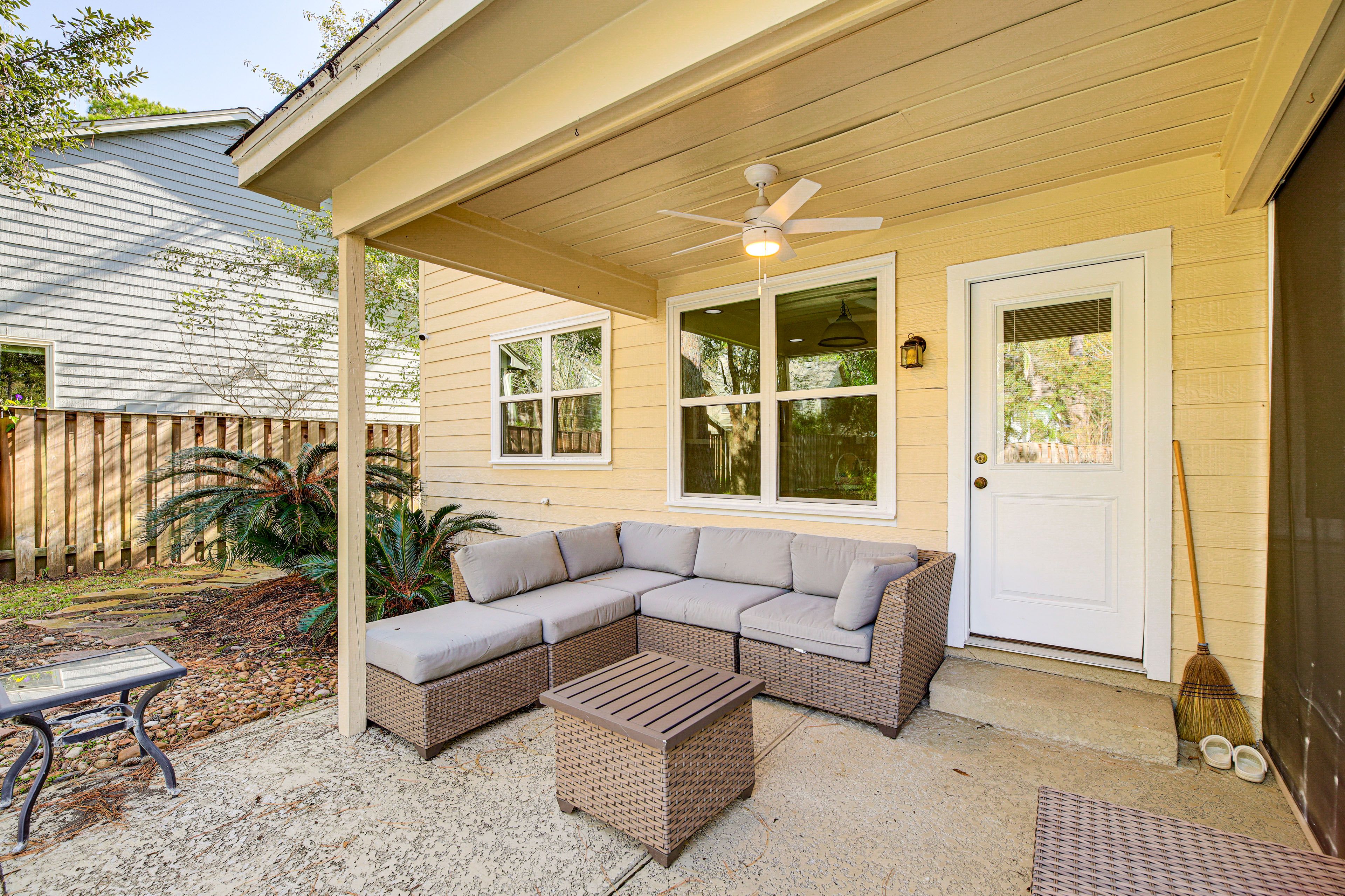 Patio | Lounge Seating