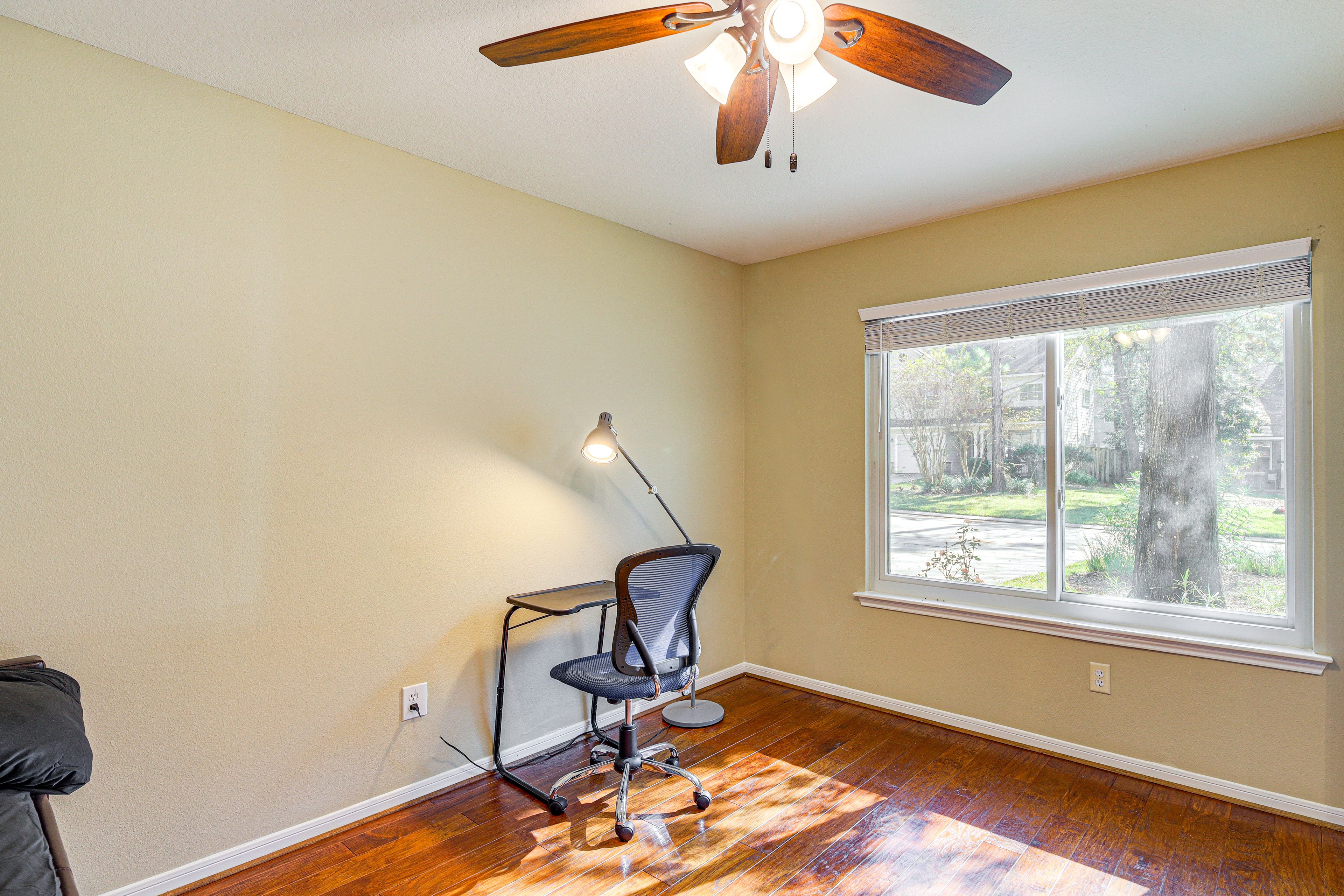 Bedroom 1 | 1st Floor | Twin Daybed w/ Twin Trundle | Linens Provided | Desk