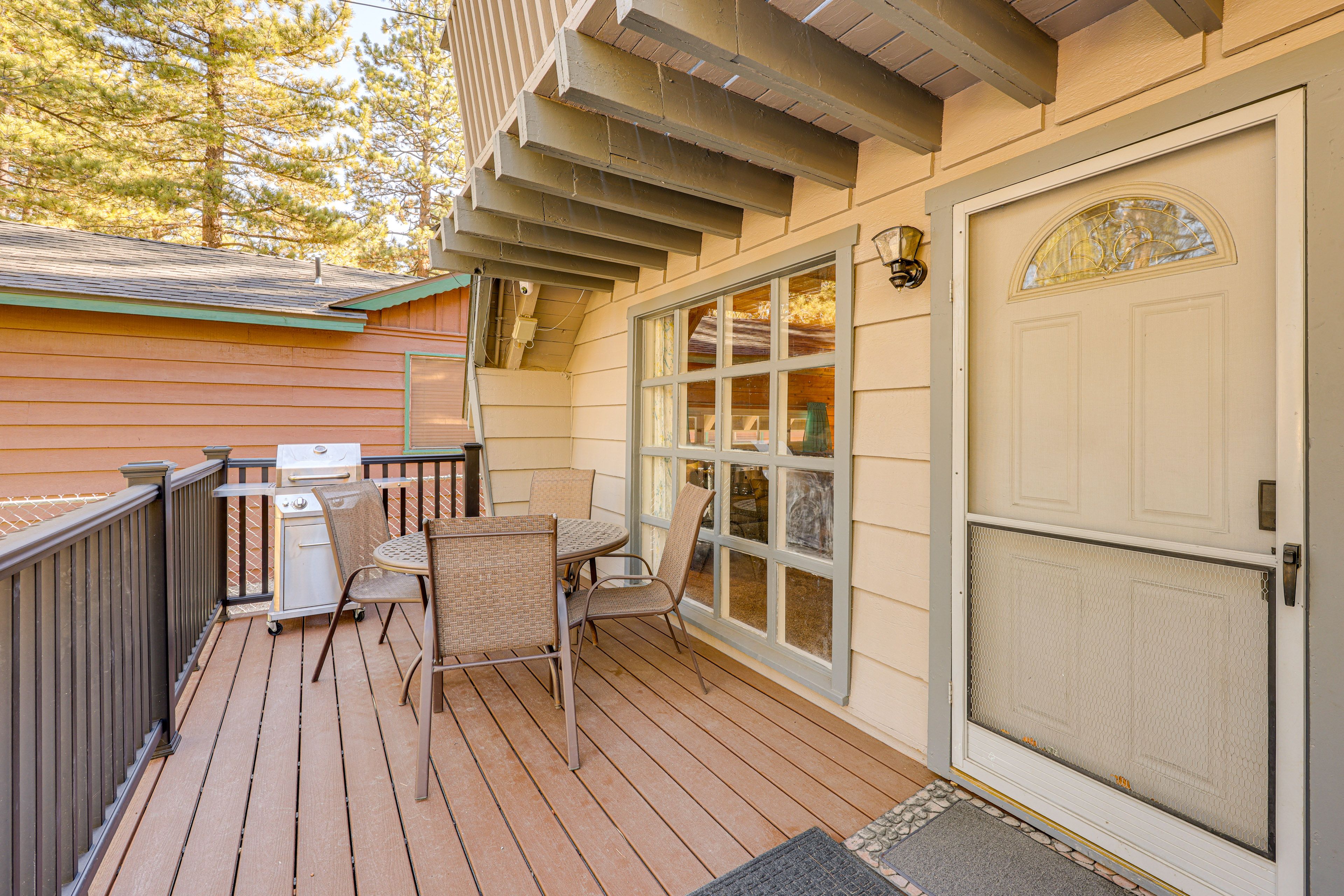 Private Deck | Gas Grill | Outdoor Dining