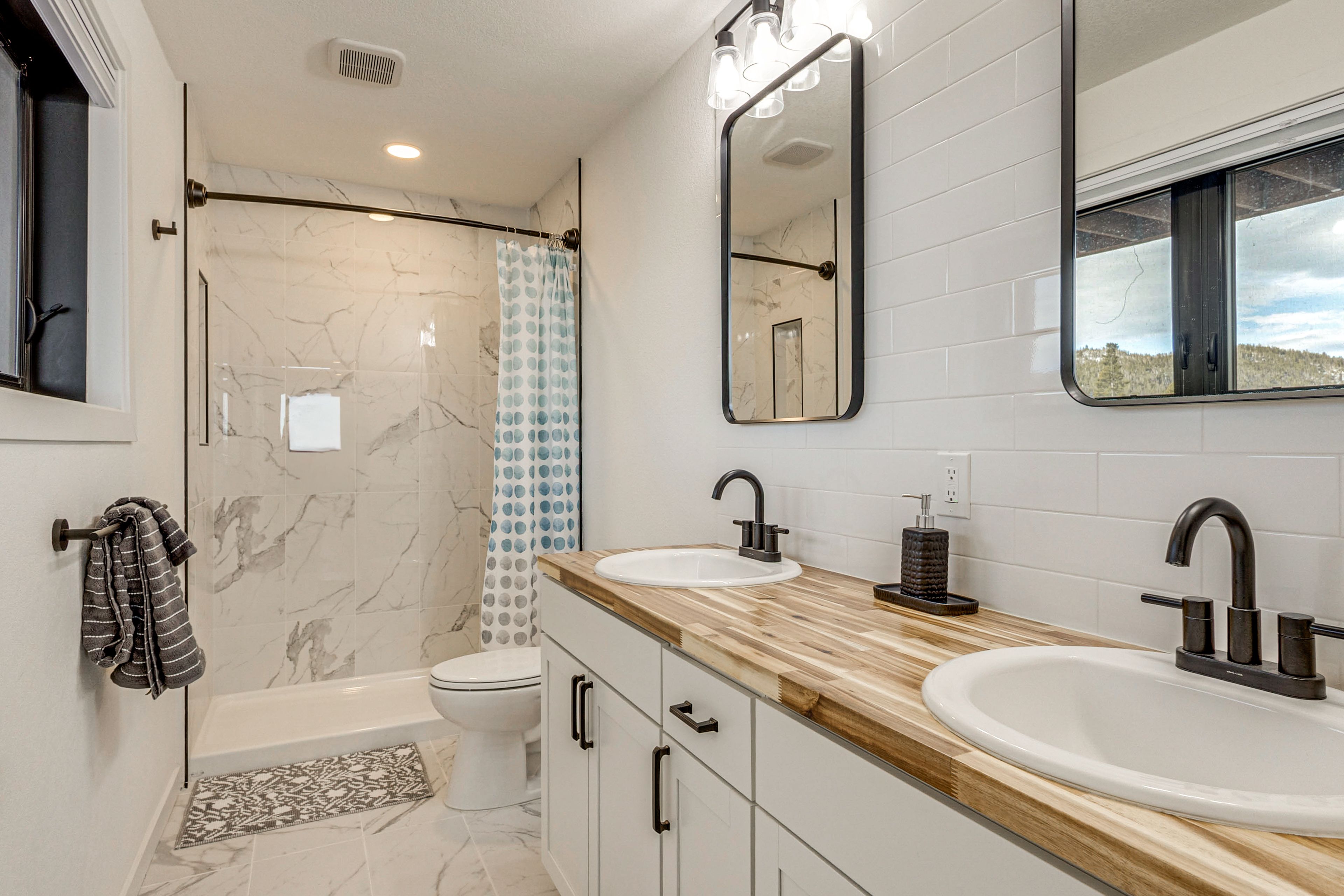 Full Bathroom | 1st Floor