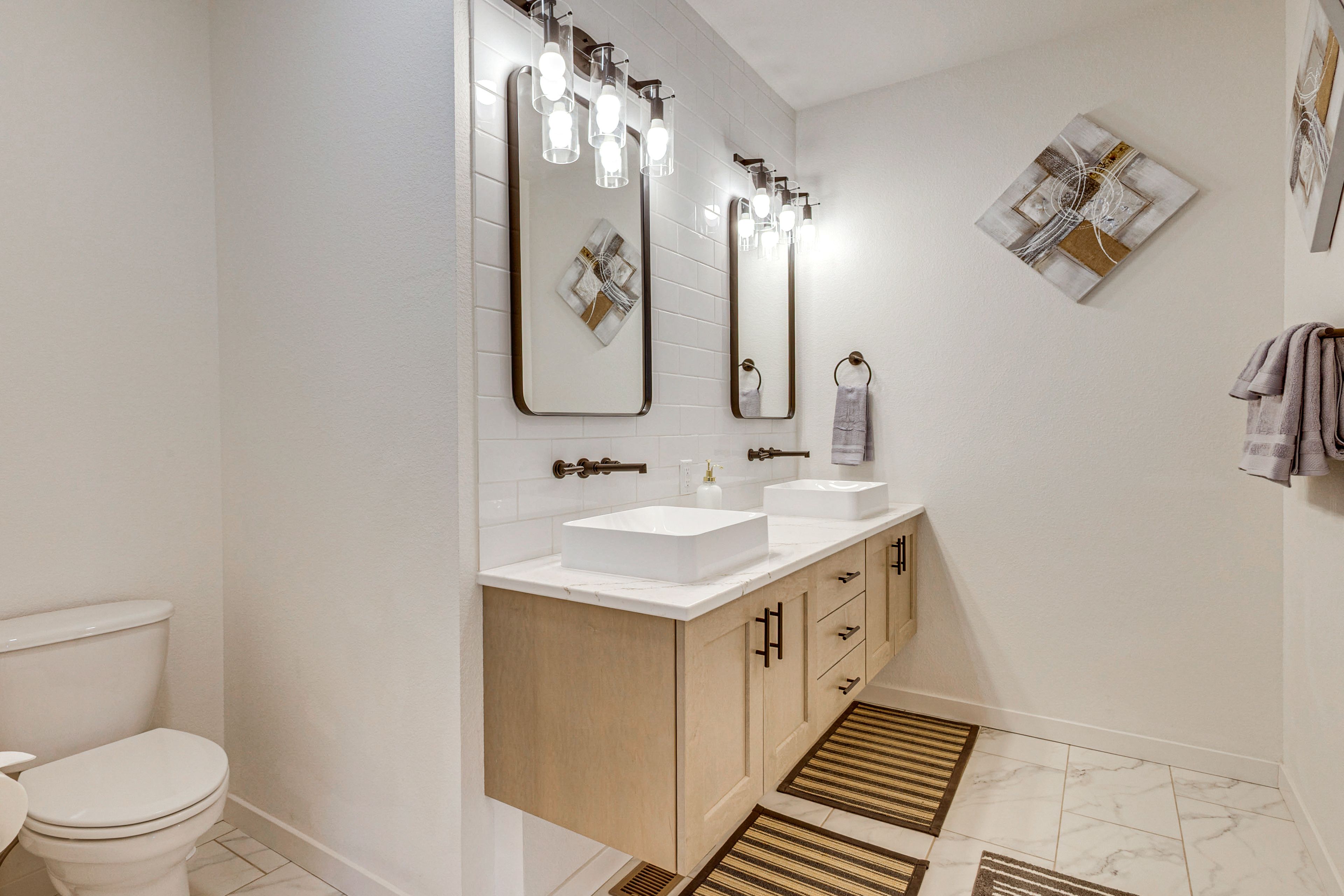 En-Suite Bathroom | 2nd Floor